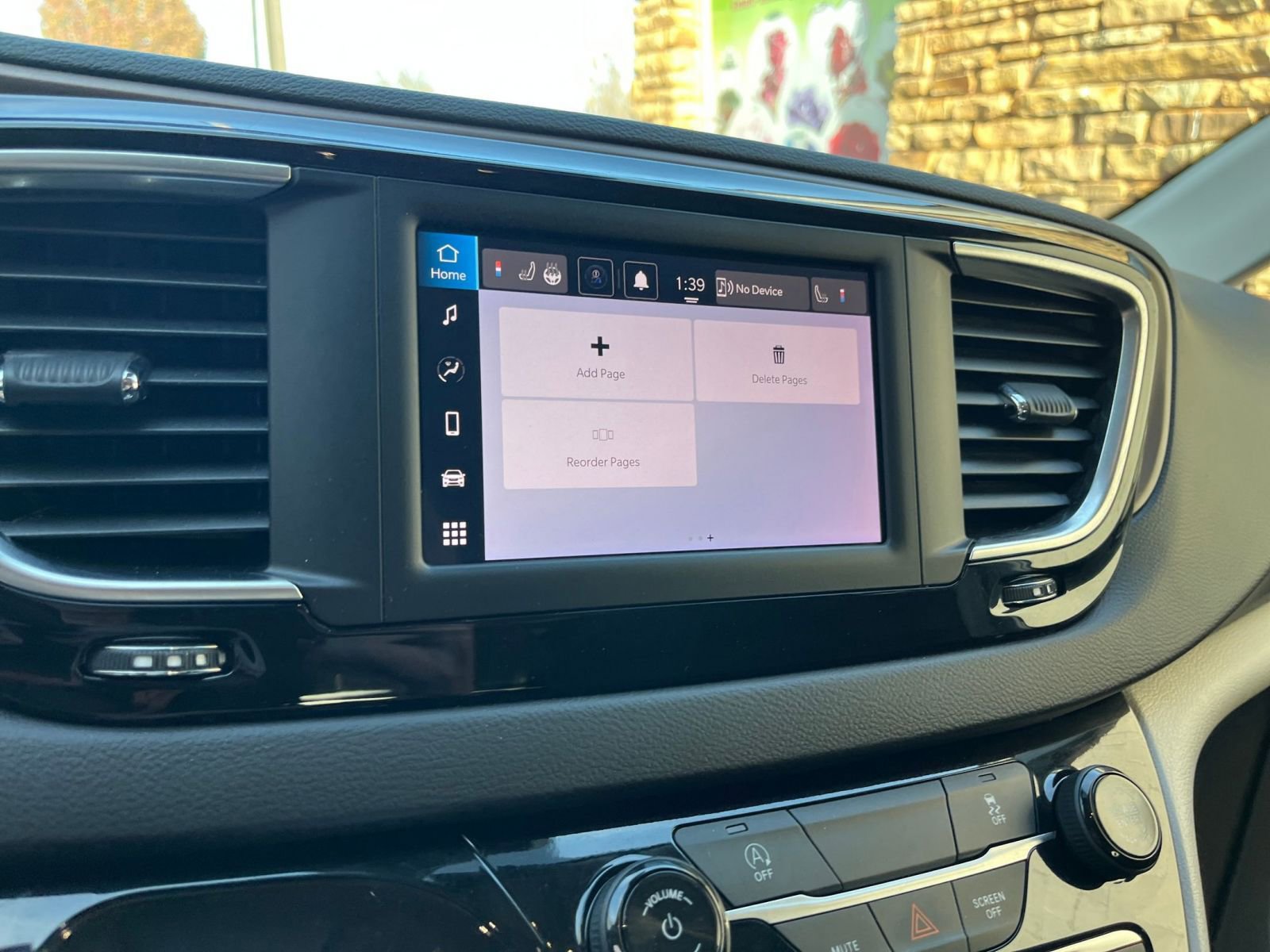 Thumbnail: 2024 Chrysler Voyager - 21