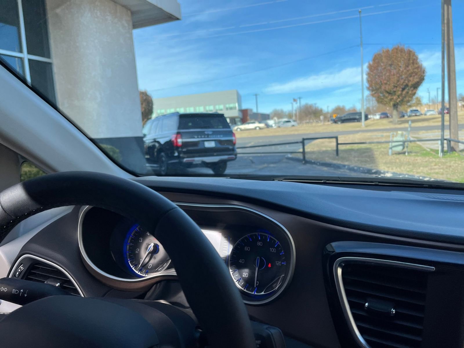 Thumbnail: 2024 Chrysler Voyager - 34