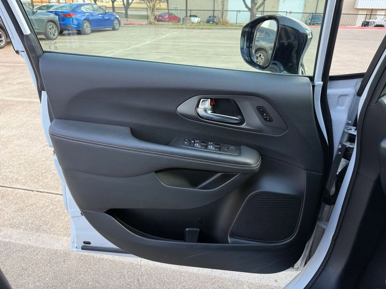 Thumbnail: 2025 Chrysler Pacifica - 21