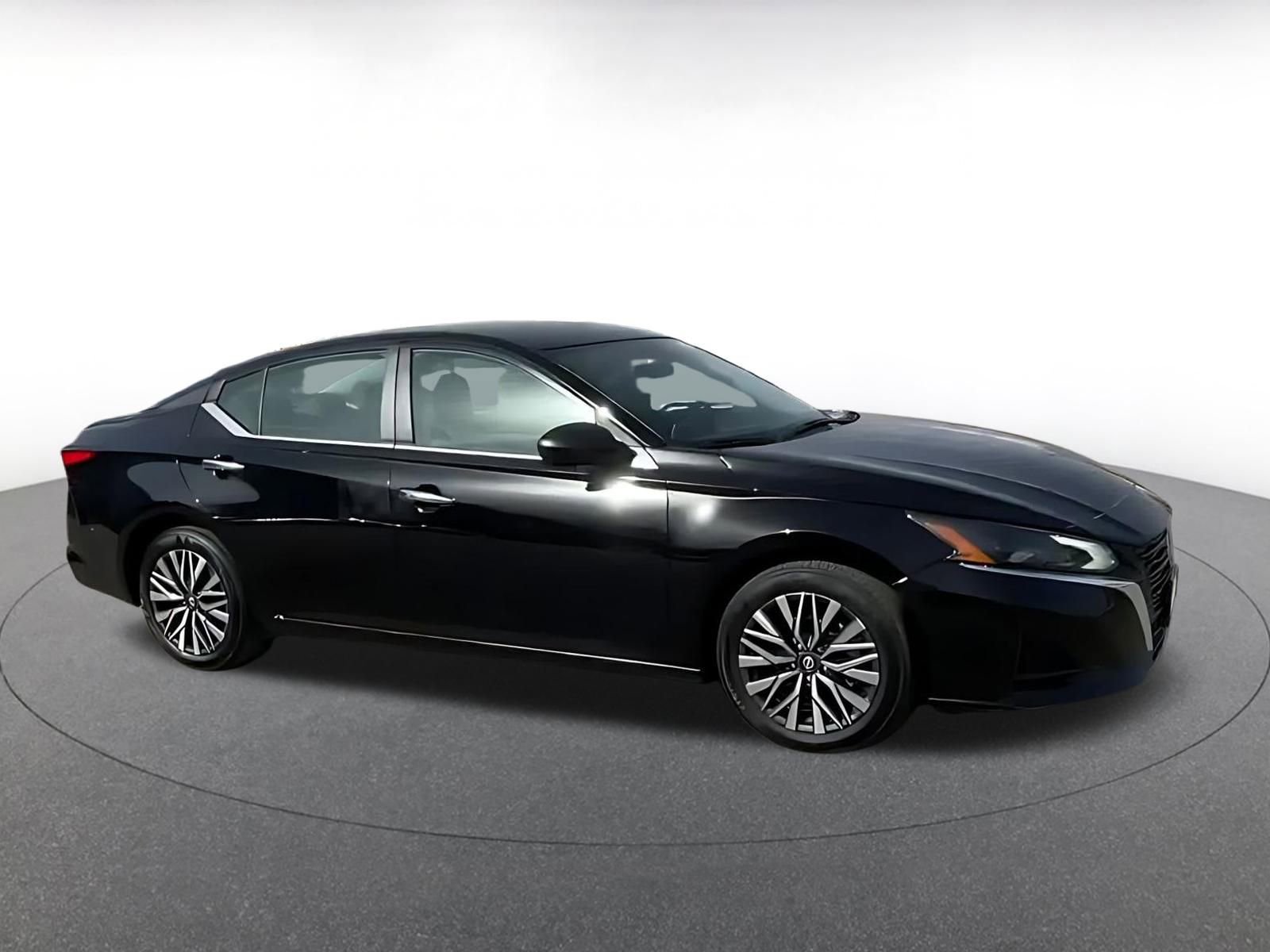 Thumbnail: 2025 Nissan Altima - 15