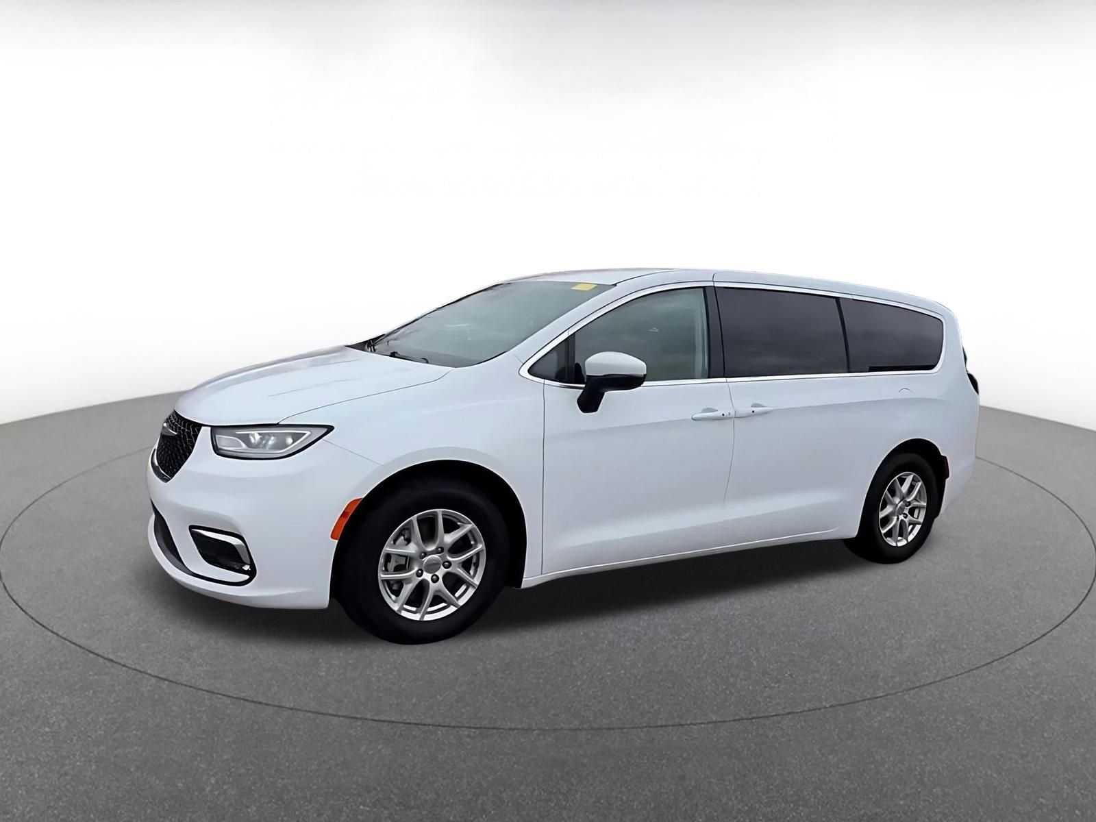 Thumbnail: 2023 Chrysler Pacifica - 8