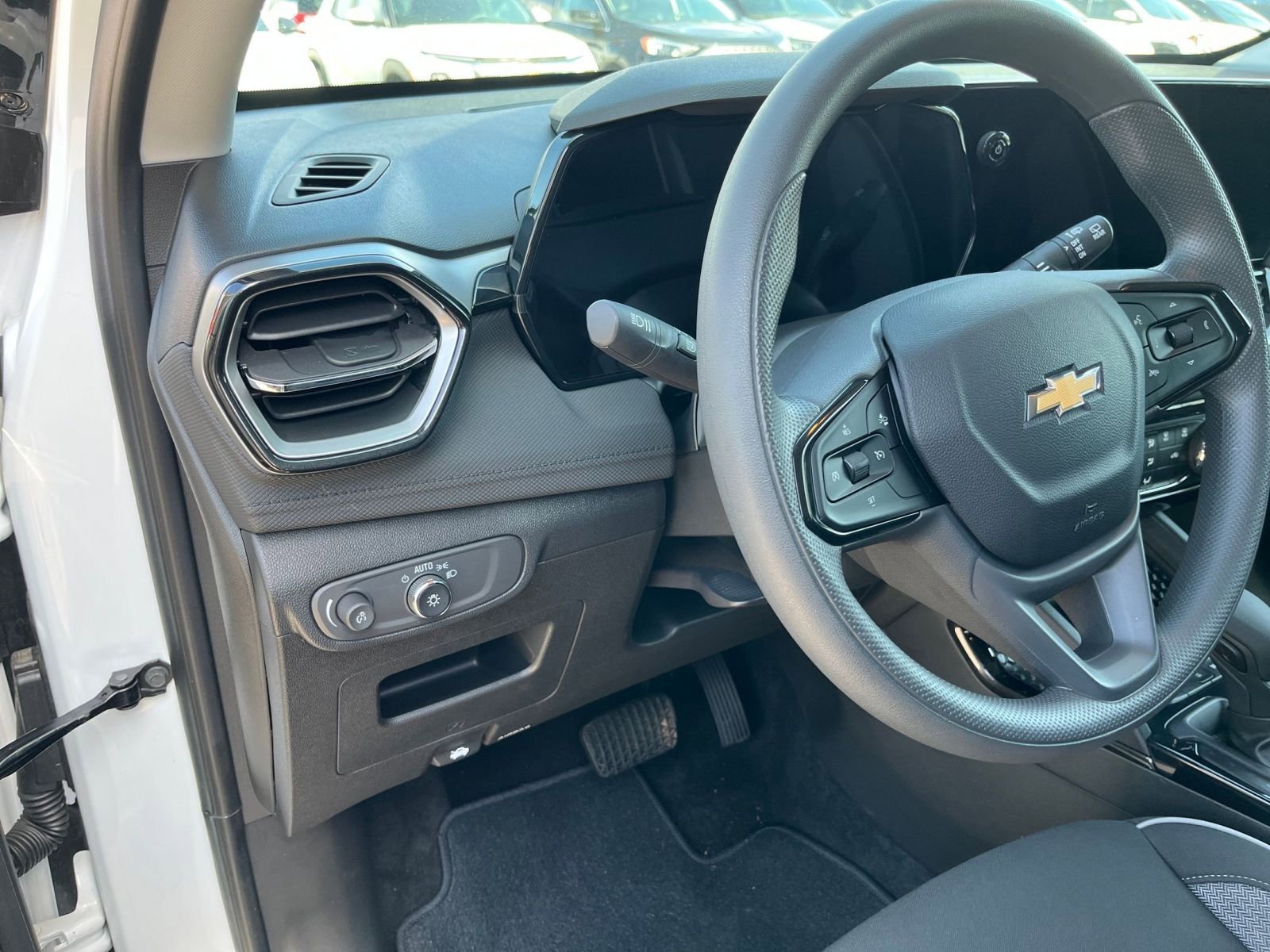 Thumbnail: 2025 Chevrolet TrailBlazer - 32