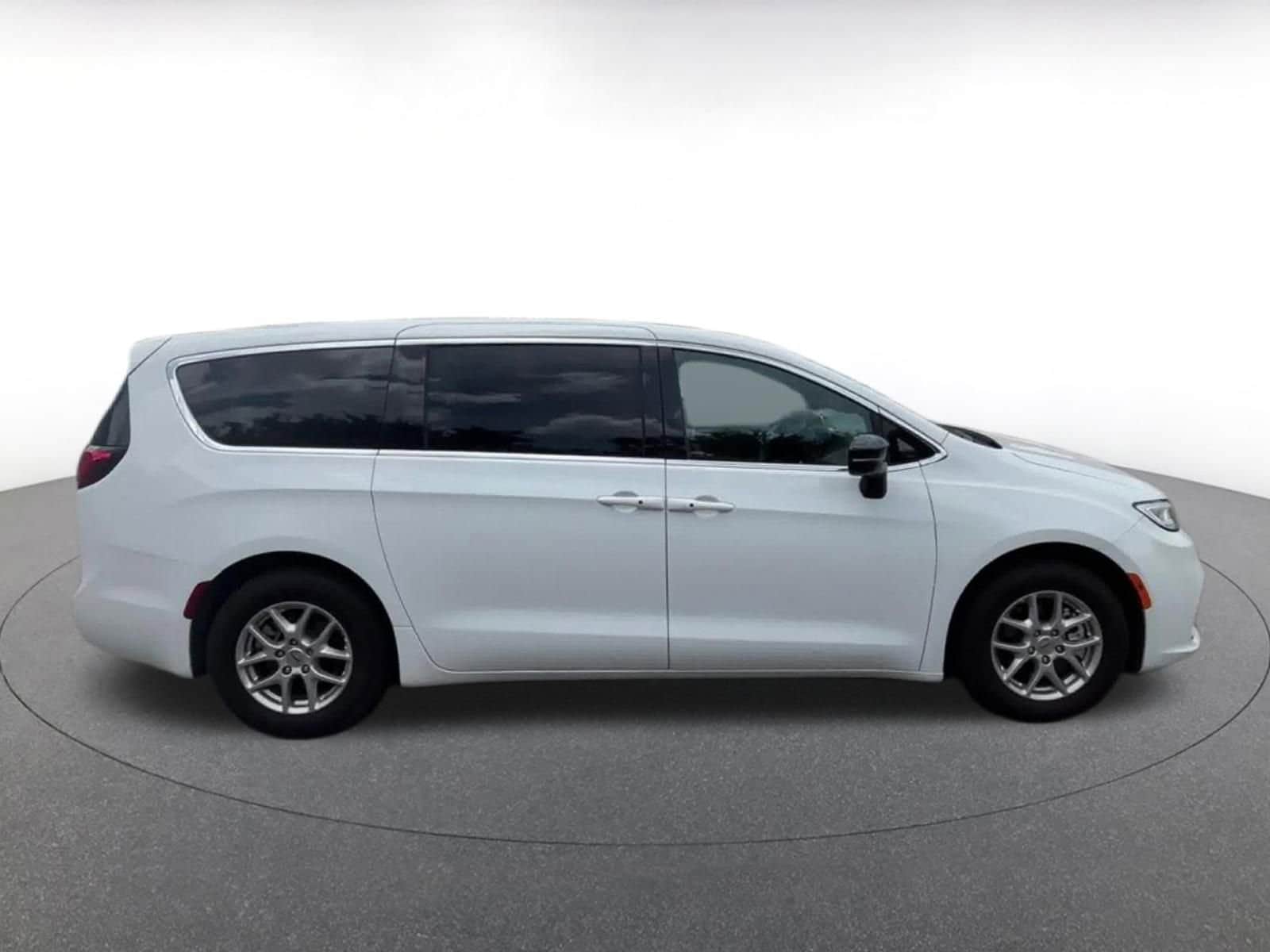 Thumbnail: 2025 Chrysler Pacifica - 16