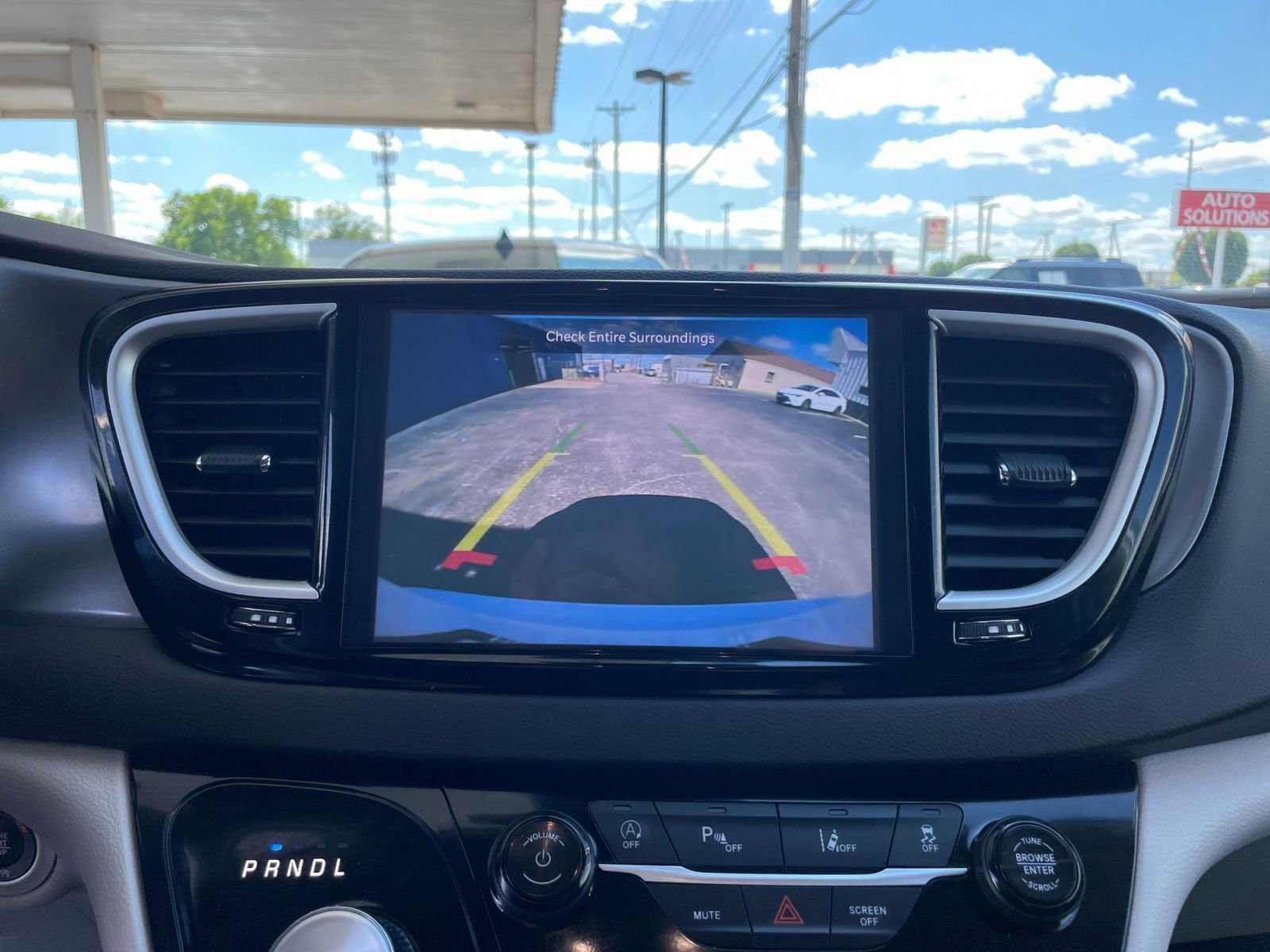 Thumbnail: 2024 Chrysler Pacifica - 17