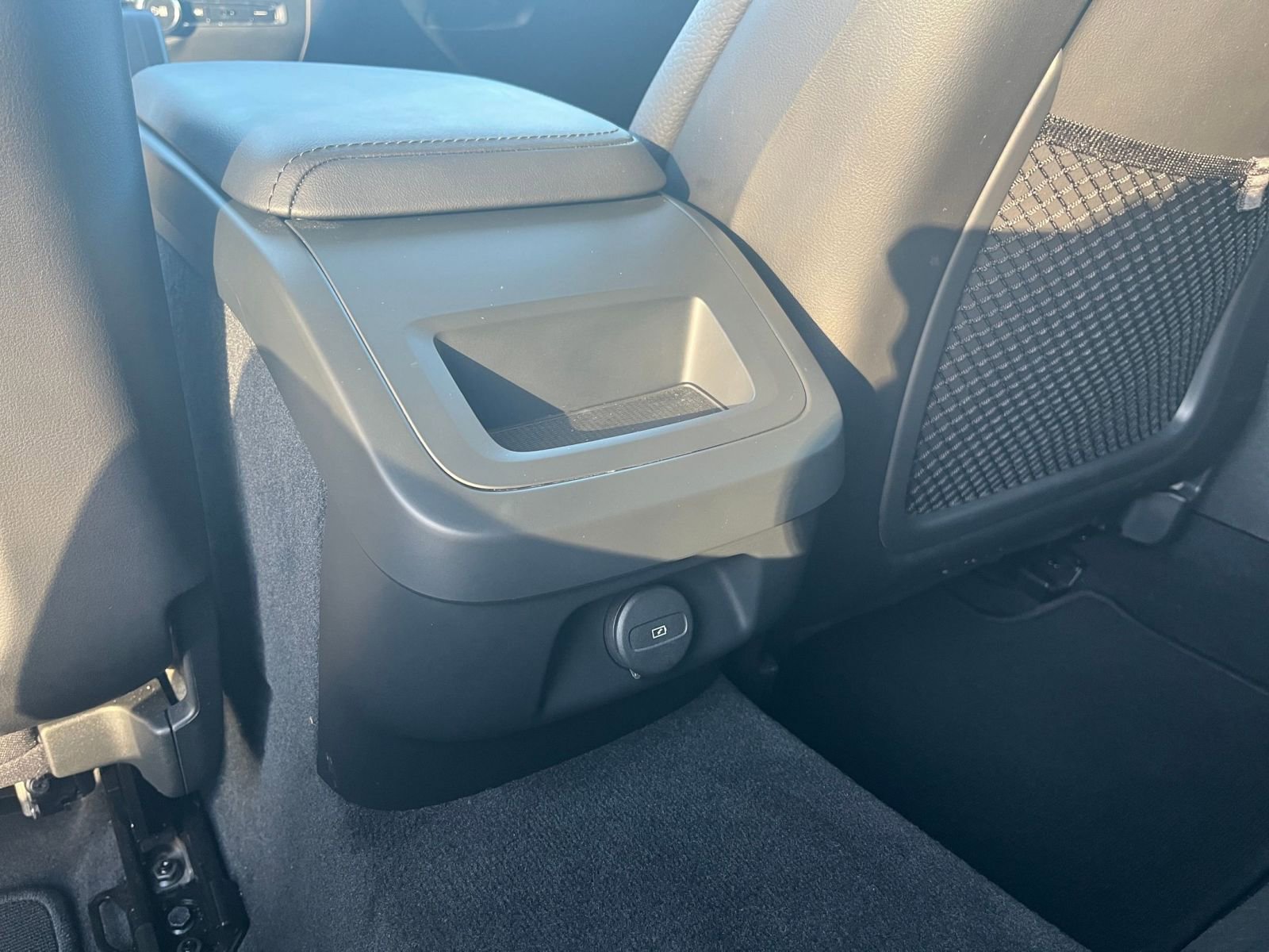 Thumbnail: 2025 Volvo S60 - 24