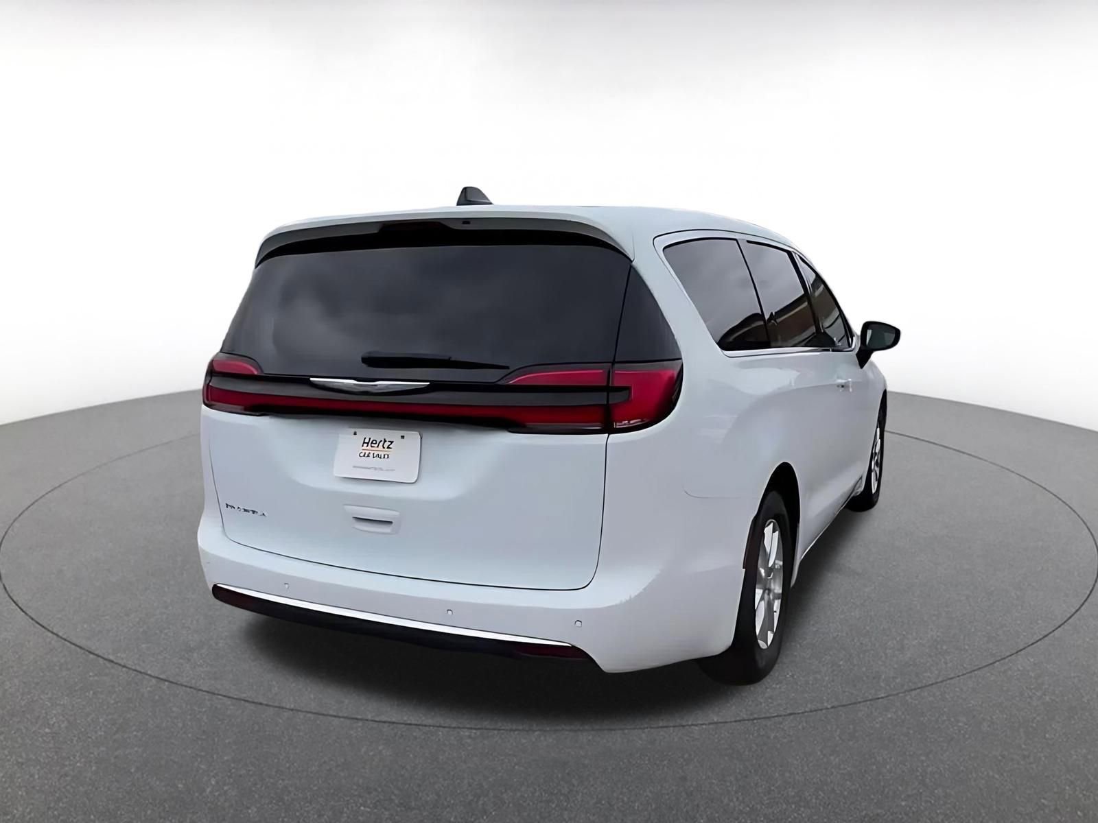 Thumbnail: 2023 Chrysler Pacifica - 14