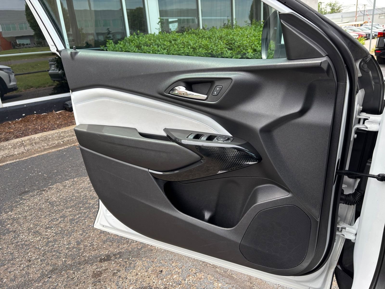 Thumbnail: 2025 Chevrolet Trax - 18