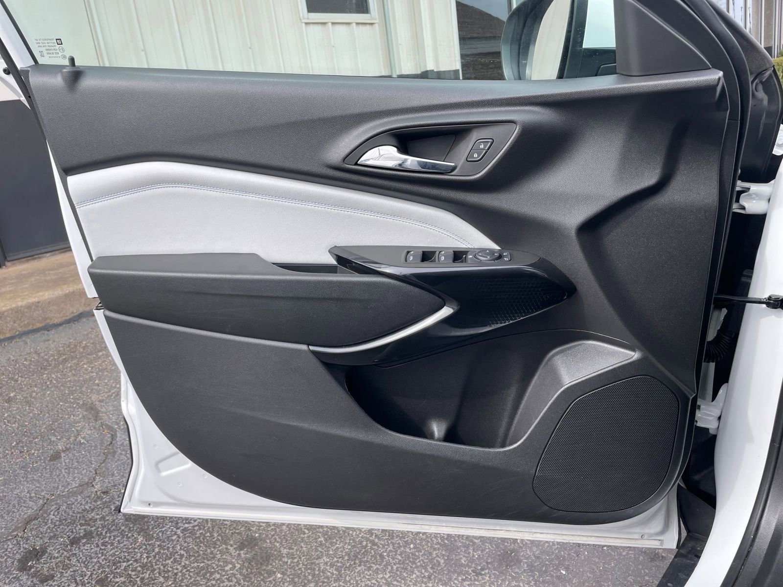 Thumbnail: 2025 Chevrolet Trax - 18