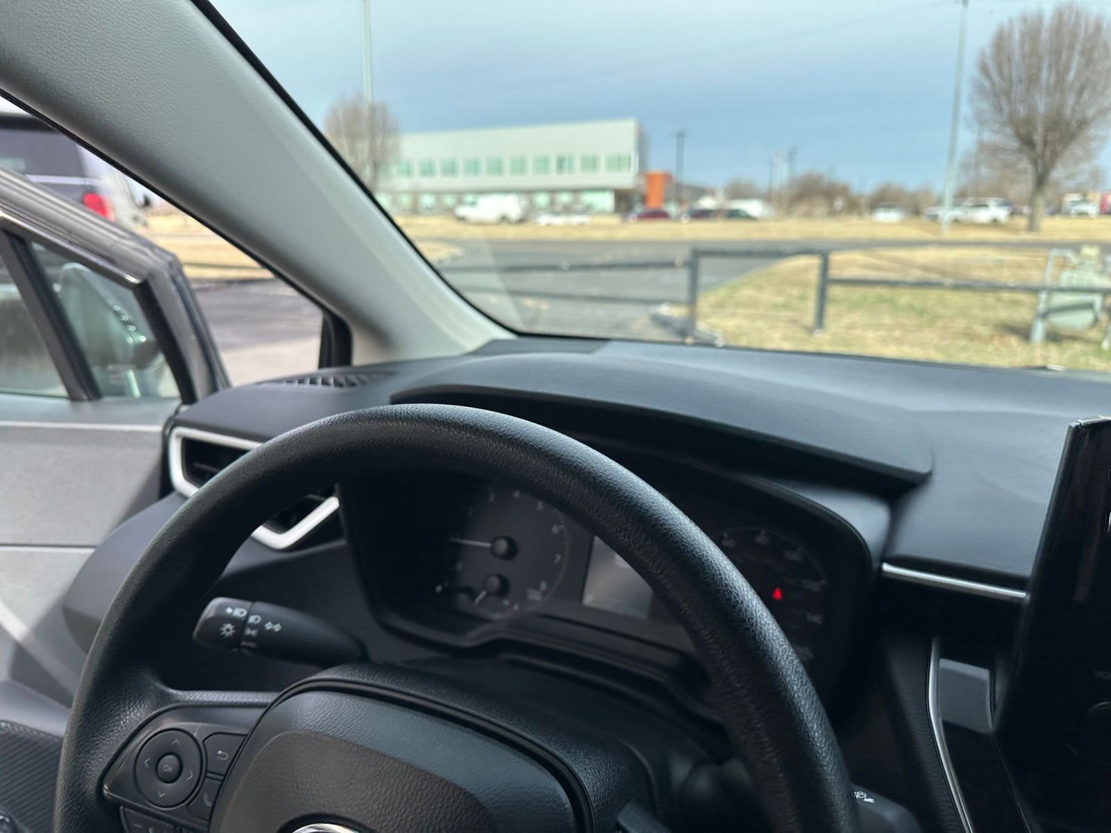 Thumbnail: 2025 Toyota Corolla - 32