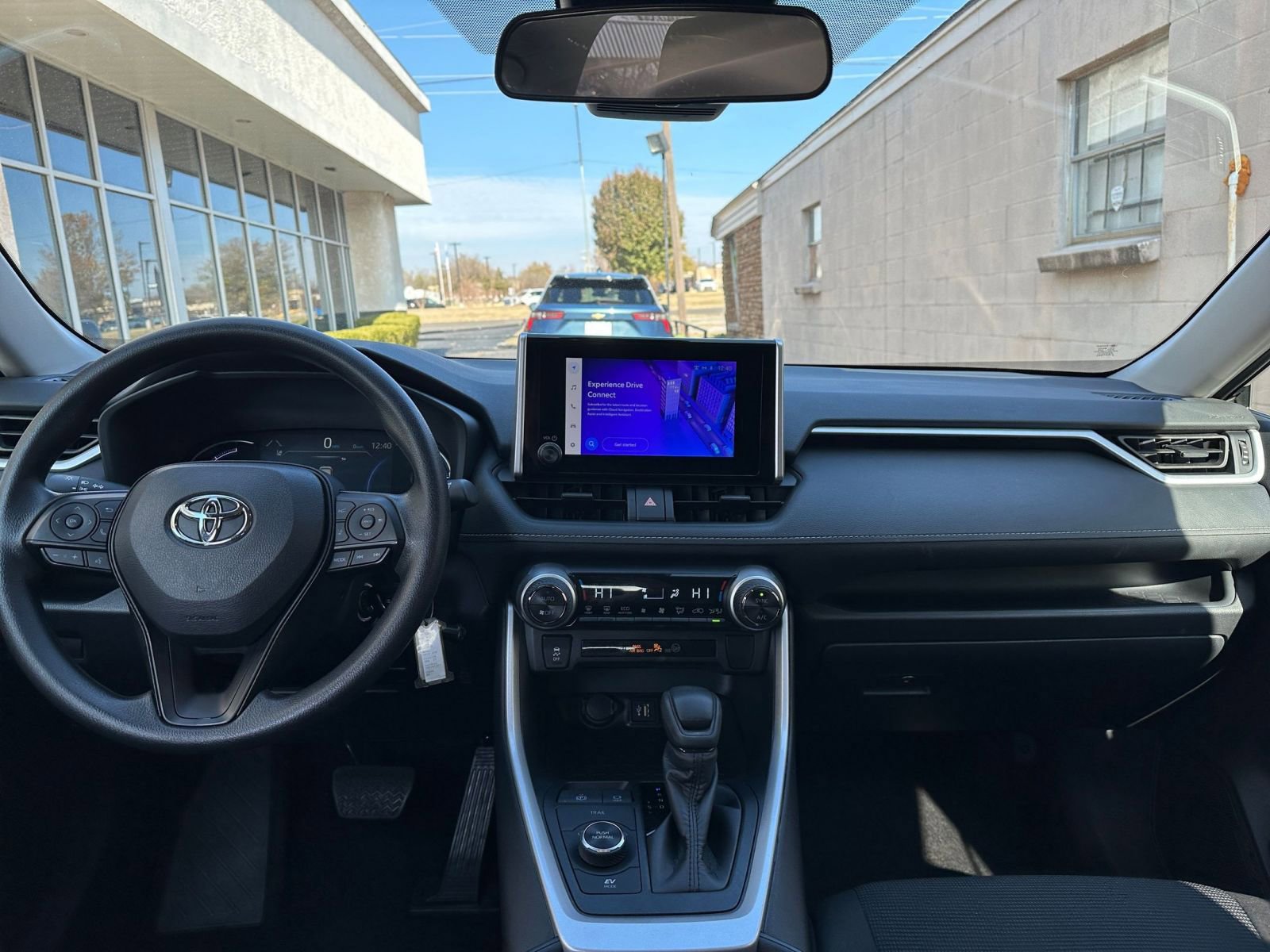 Thumbnail: 2025 Toyota RAV4 - 32