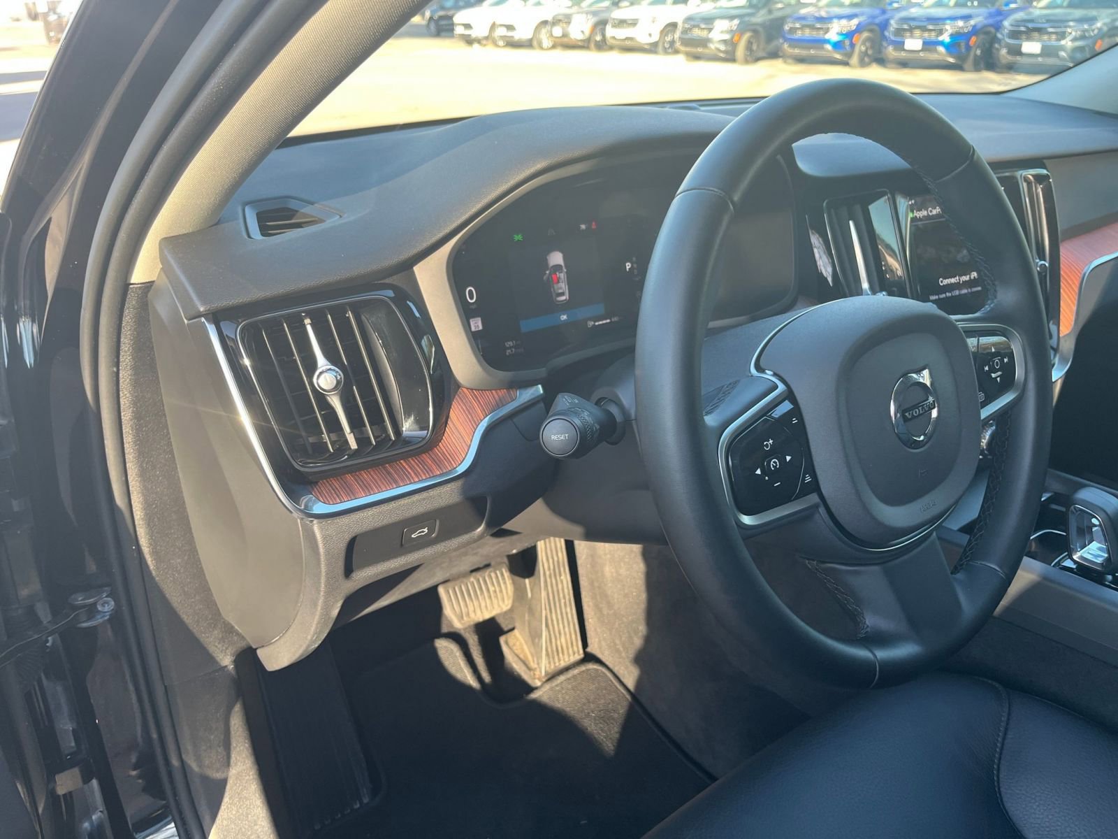 Thumbnail: 2025 Volvo S60 - 35