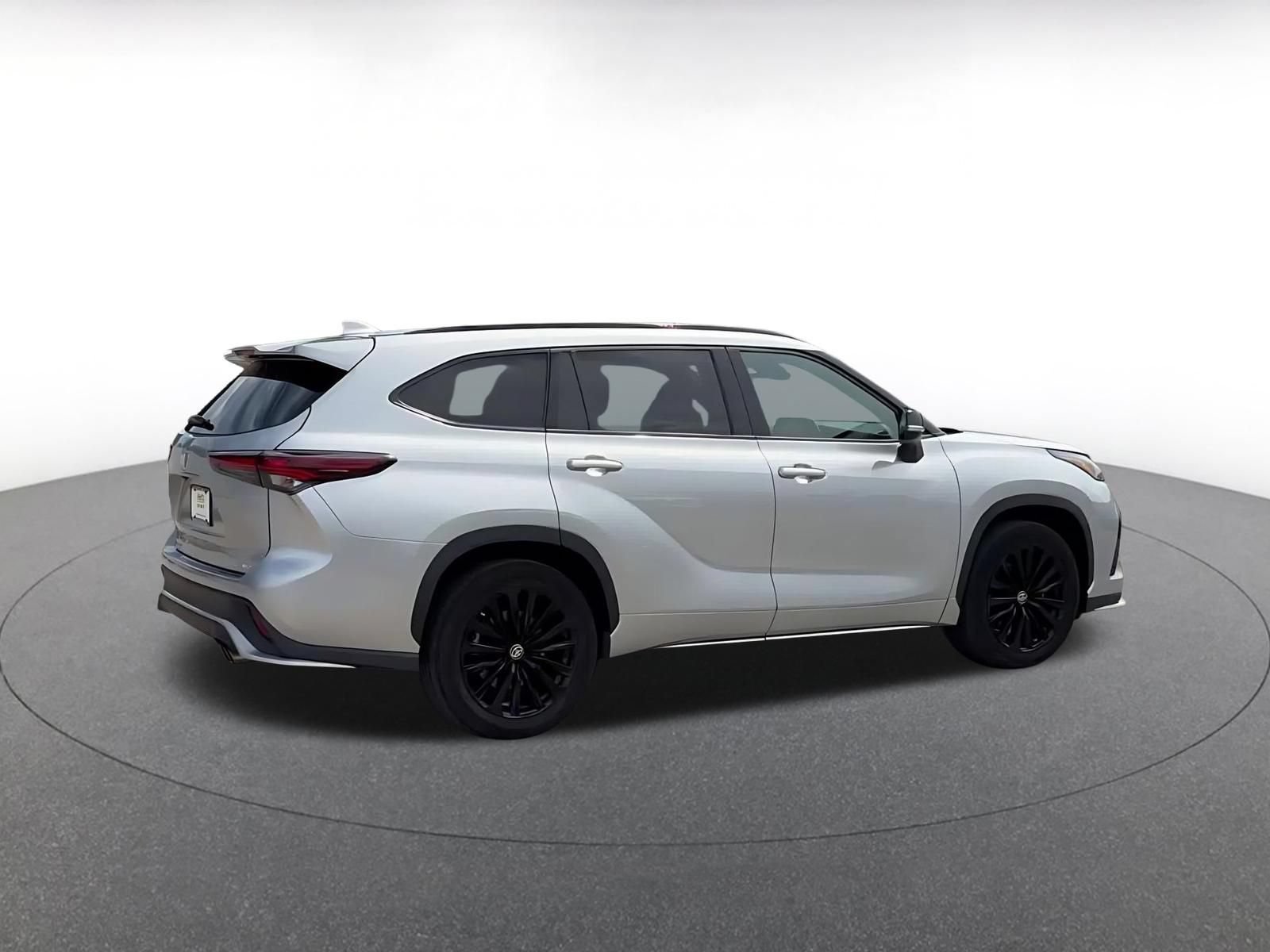 Thumbnail: 2025 Toyota Highlander - 15