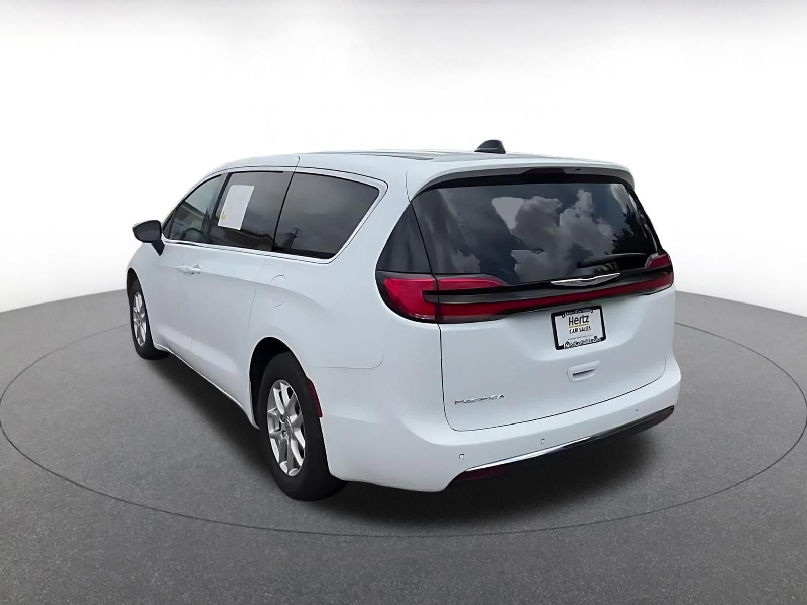 Thumbnail: 2025 Chrysler Pacifica - 11