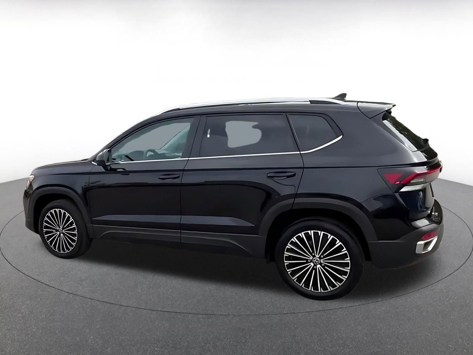 Thumbnail: 2025 Volkswagen Taos - 10