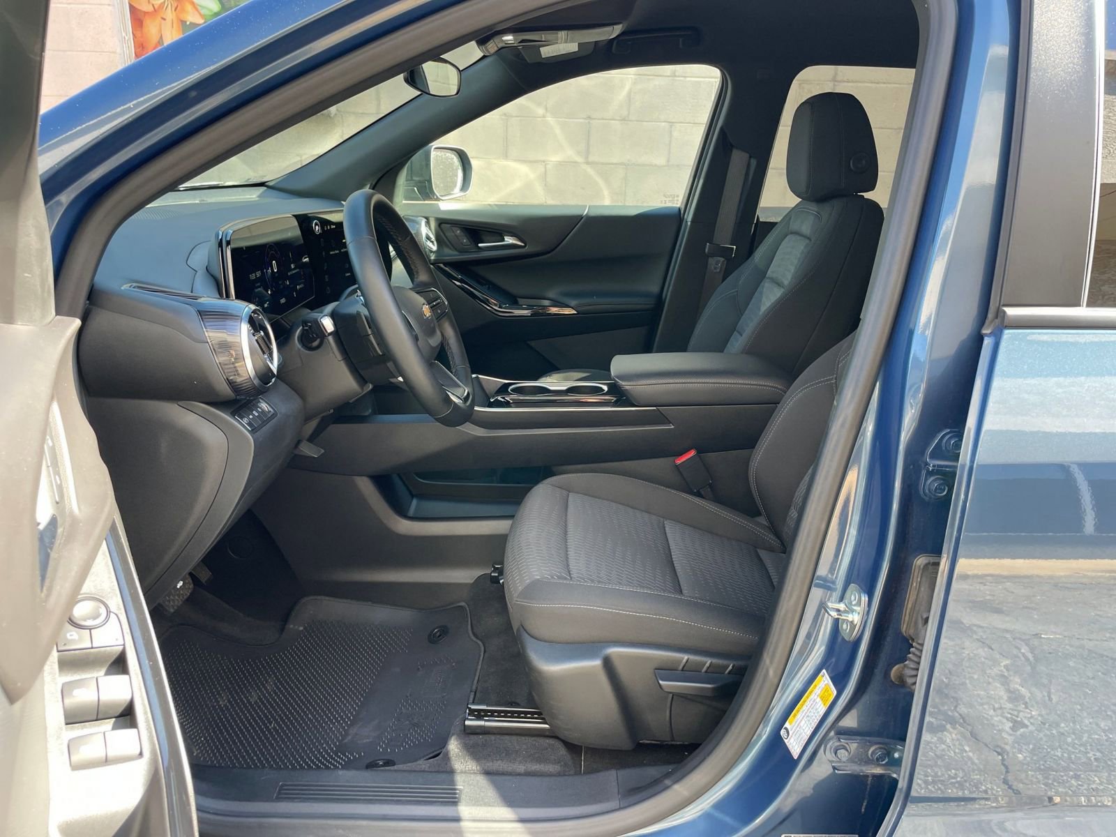 Thumbnail: 2025 Chevrolet Equinox - 25