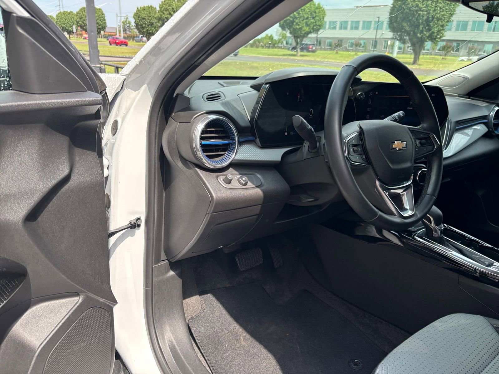 Thumbnail: 2025 Chevrolet Trax - 33