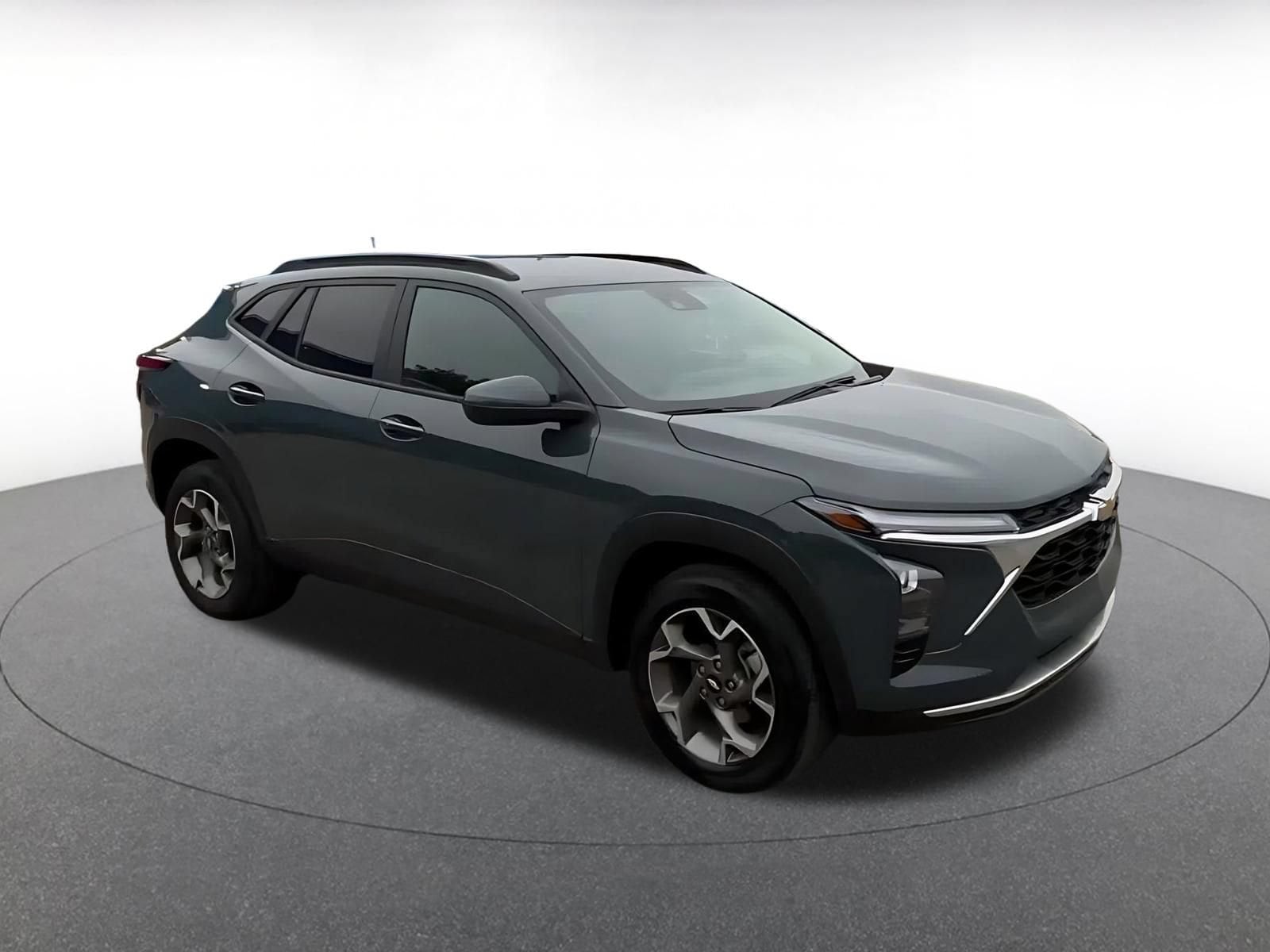 Thumbnail: 2025 Chevrolet Trax - 2