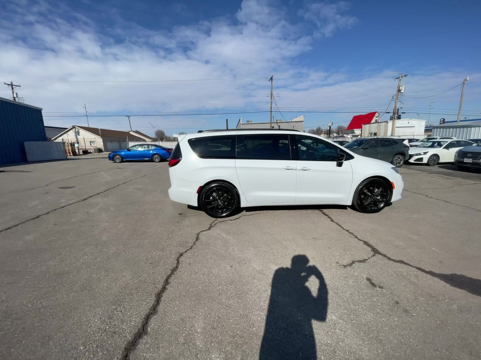 Thumbnail: 2025 Chrysler Pacifica - 16