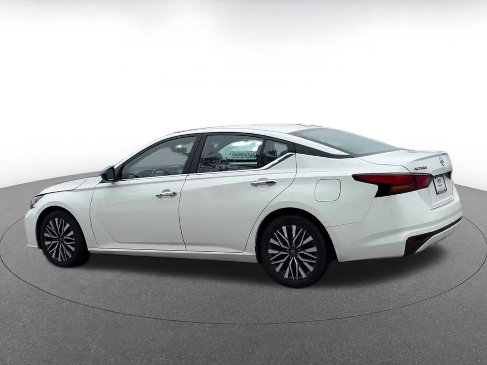 Thumbnail: 2025 Nissan Altima - 10