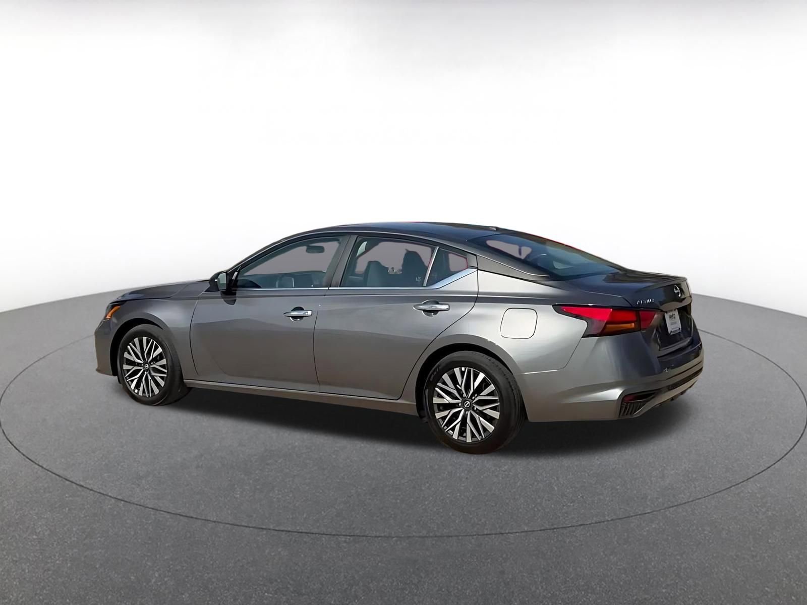 Thumbnail: 2025 Nissan Altima - 9