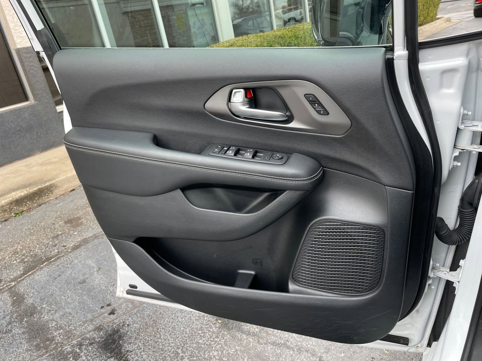 Thumbnail: 2025 Chrysler Pacifica - 20