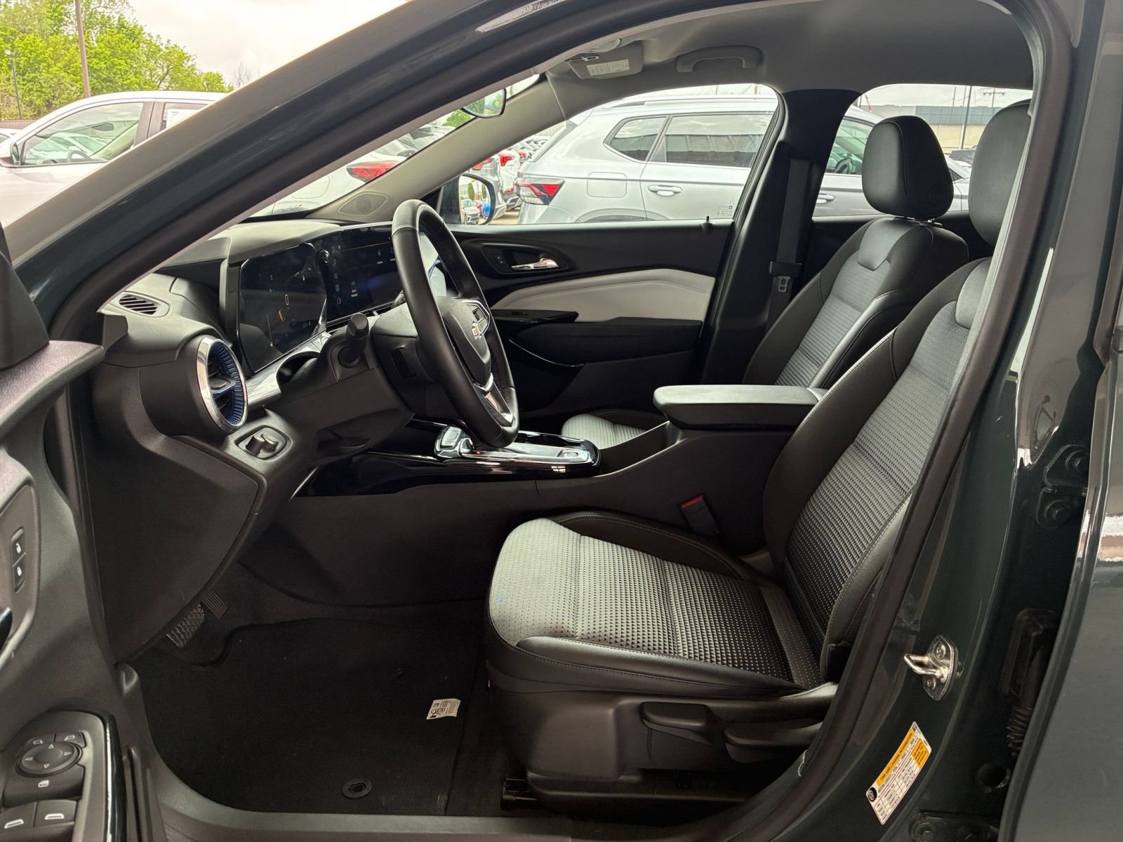 Thumbnail: 2025 Chevrolet Trax - 25