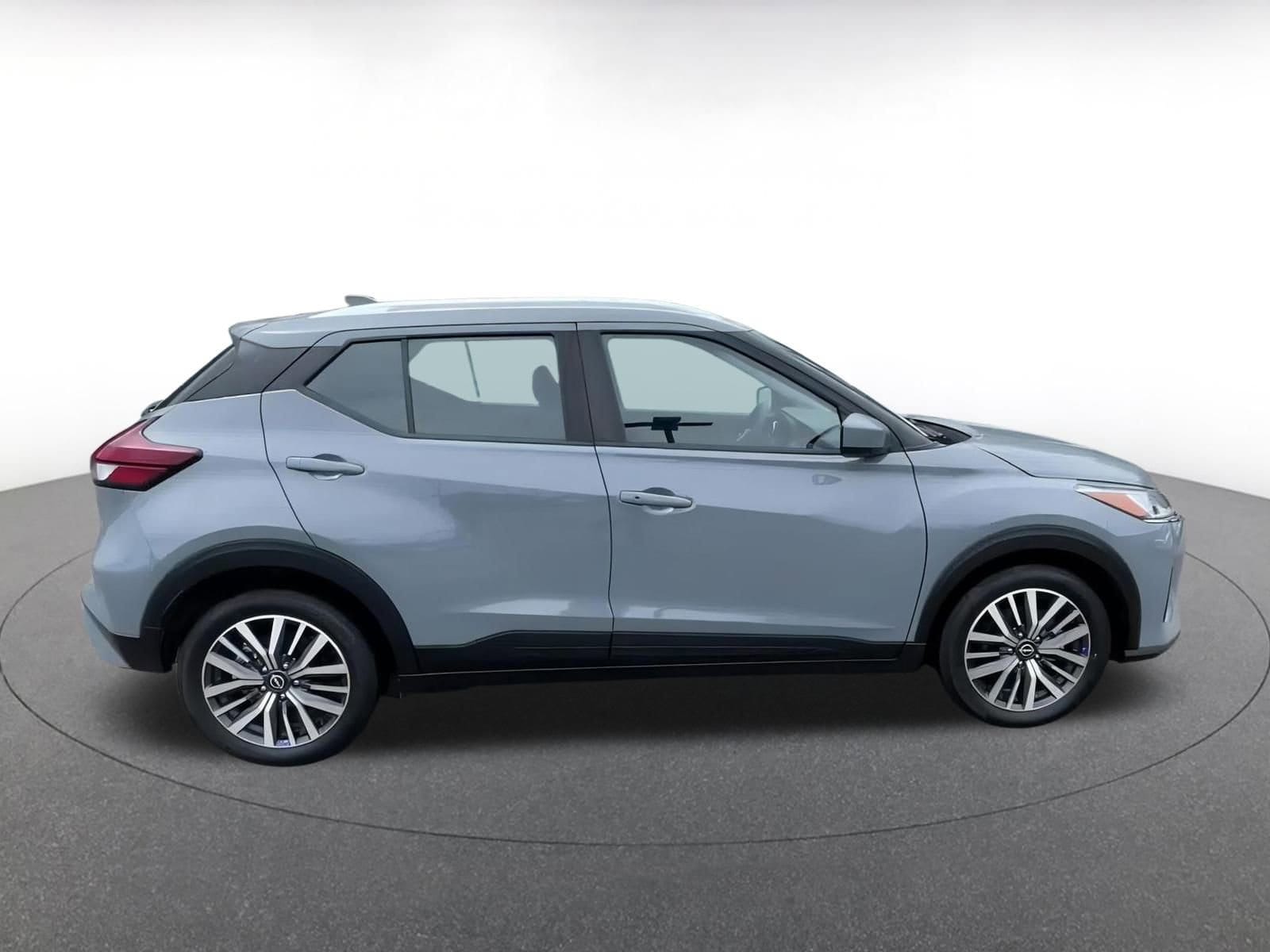 2024 Nissan Kicks SV 16