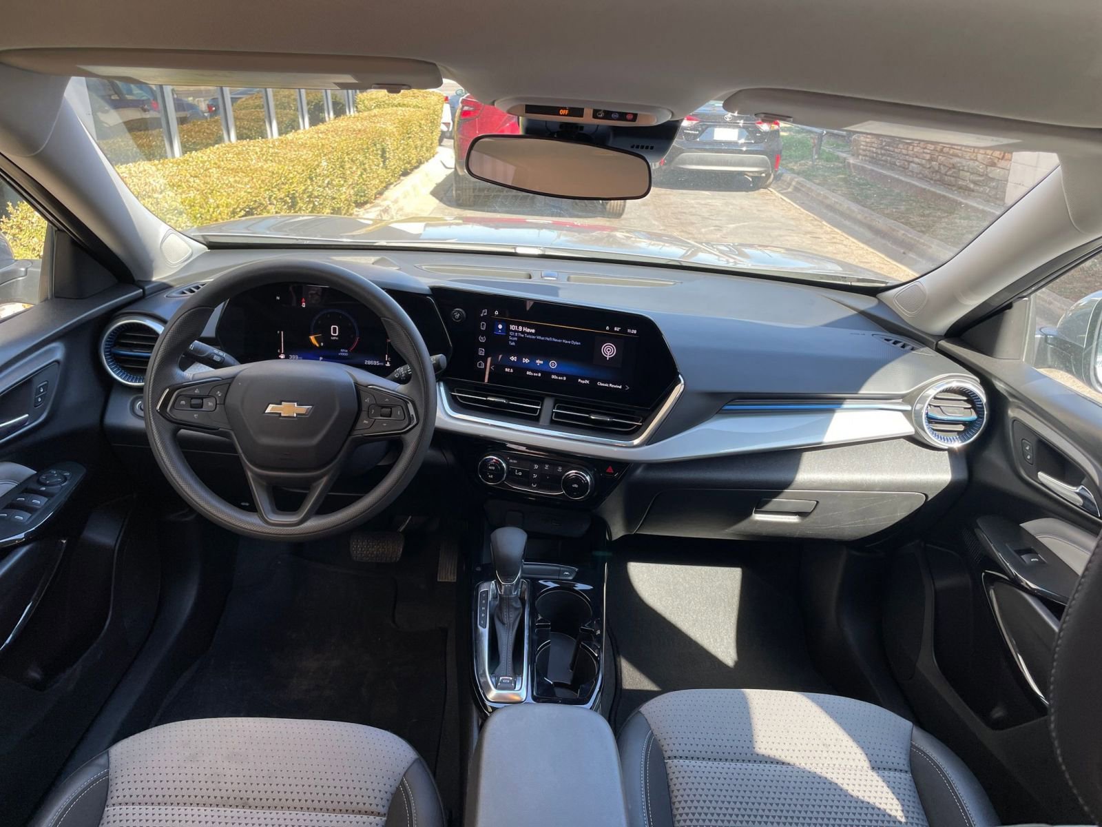 Thumbnail: 2025 Chevrolet Trax - 32