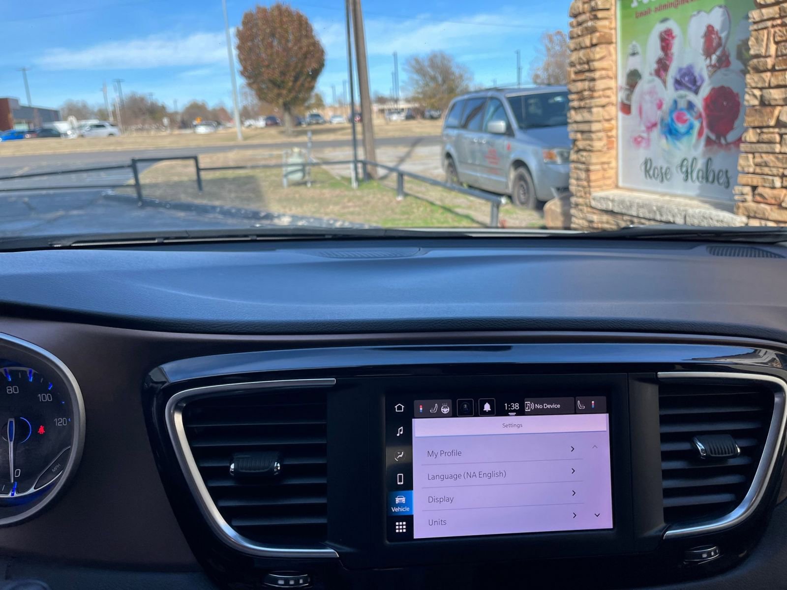 Thumbnail: 2024 Chrysler Voyager - 18