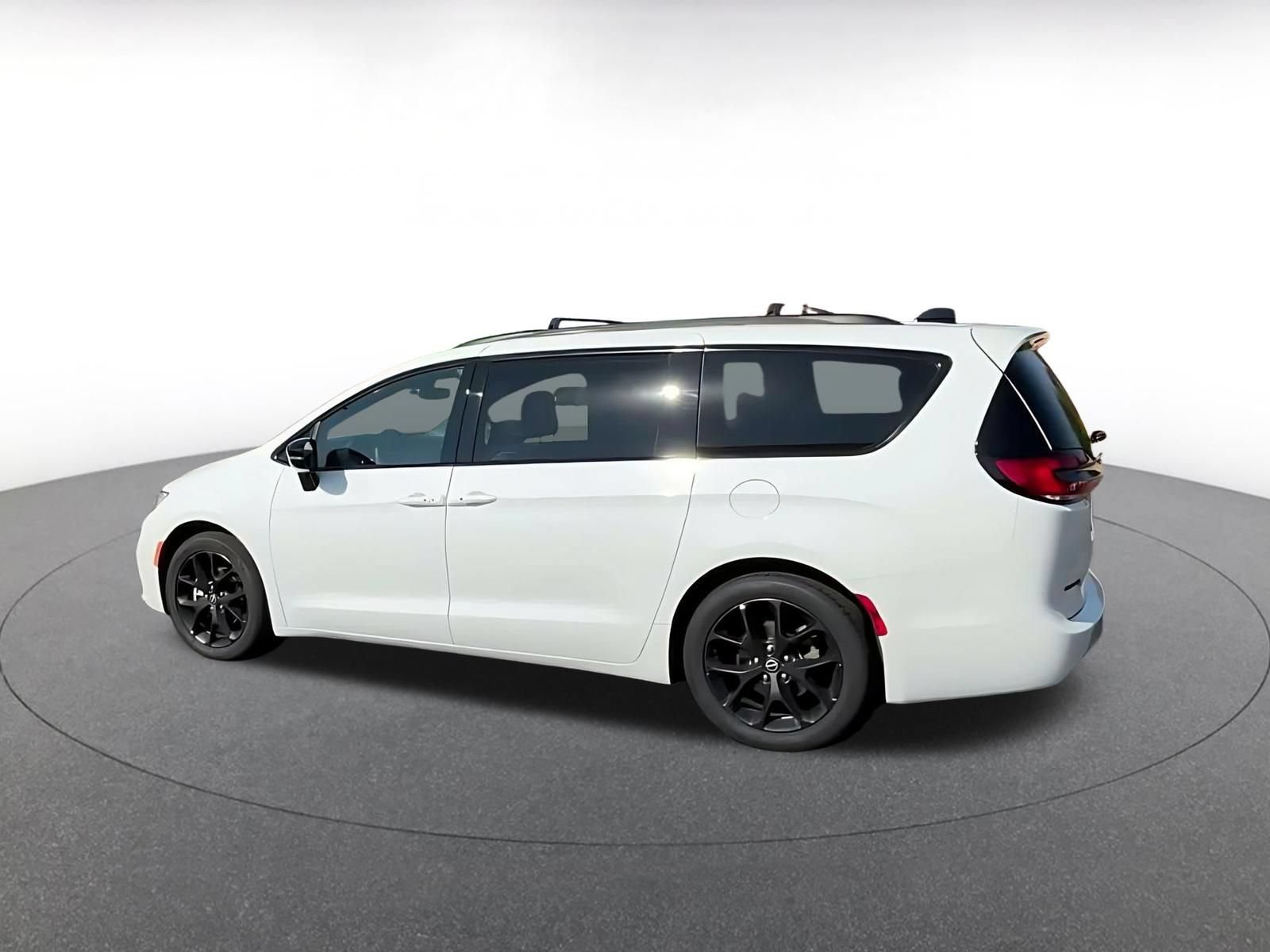 Thumbnail: 2025 Chrysler Pacifica - 9