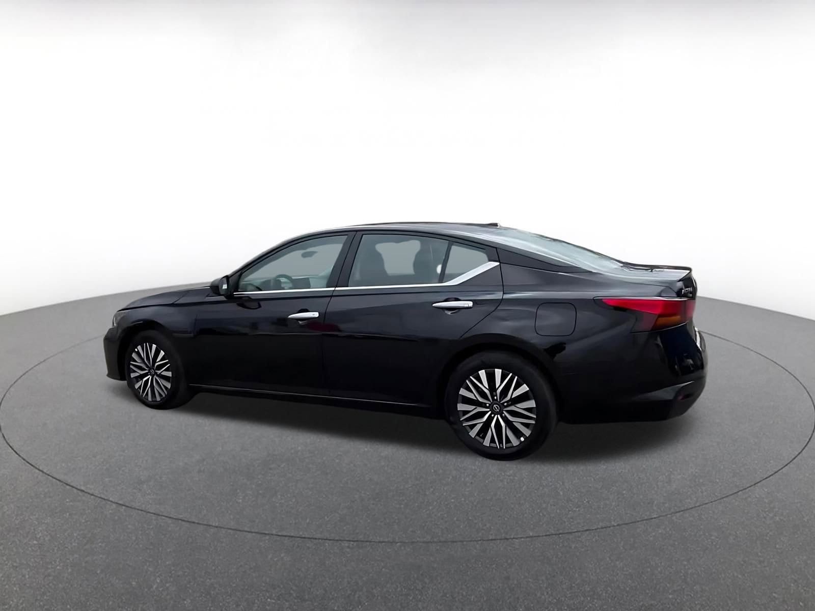 Thumbnail: 2025 Nissan Altima - 10