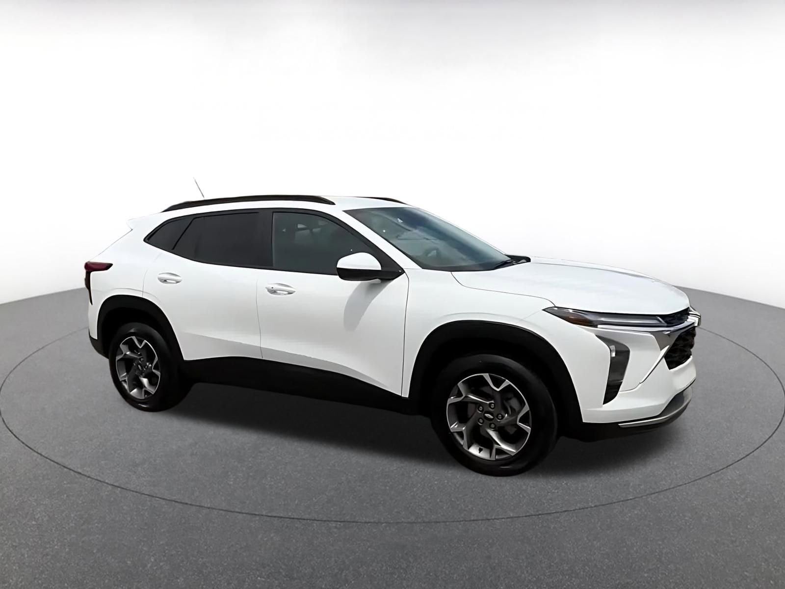 Thumbnail: 2025 Chevrolet Trax - 2