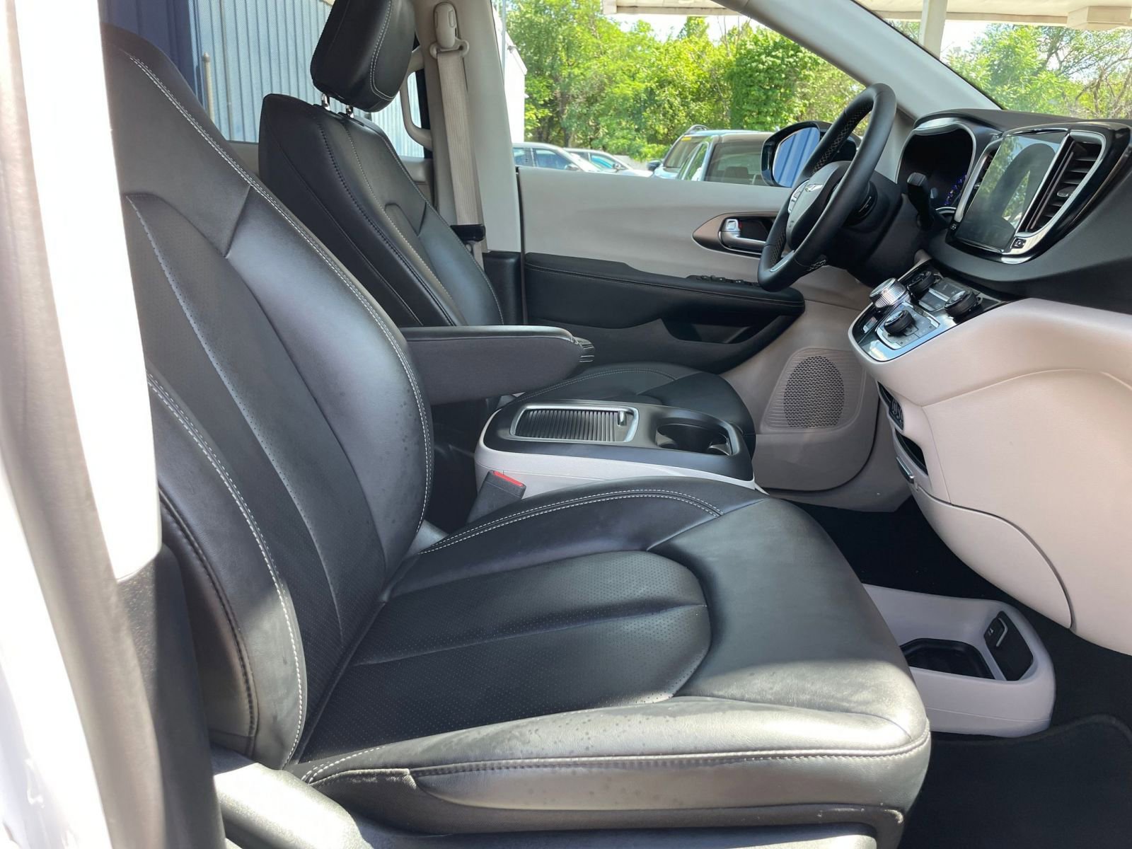 Thumbnail: 2024 Chrysler Pacifica - 25