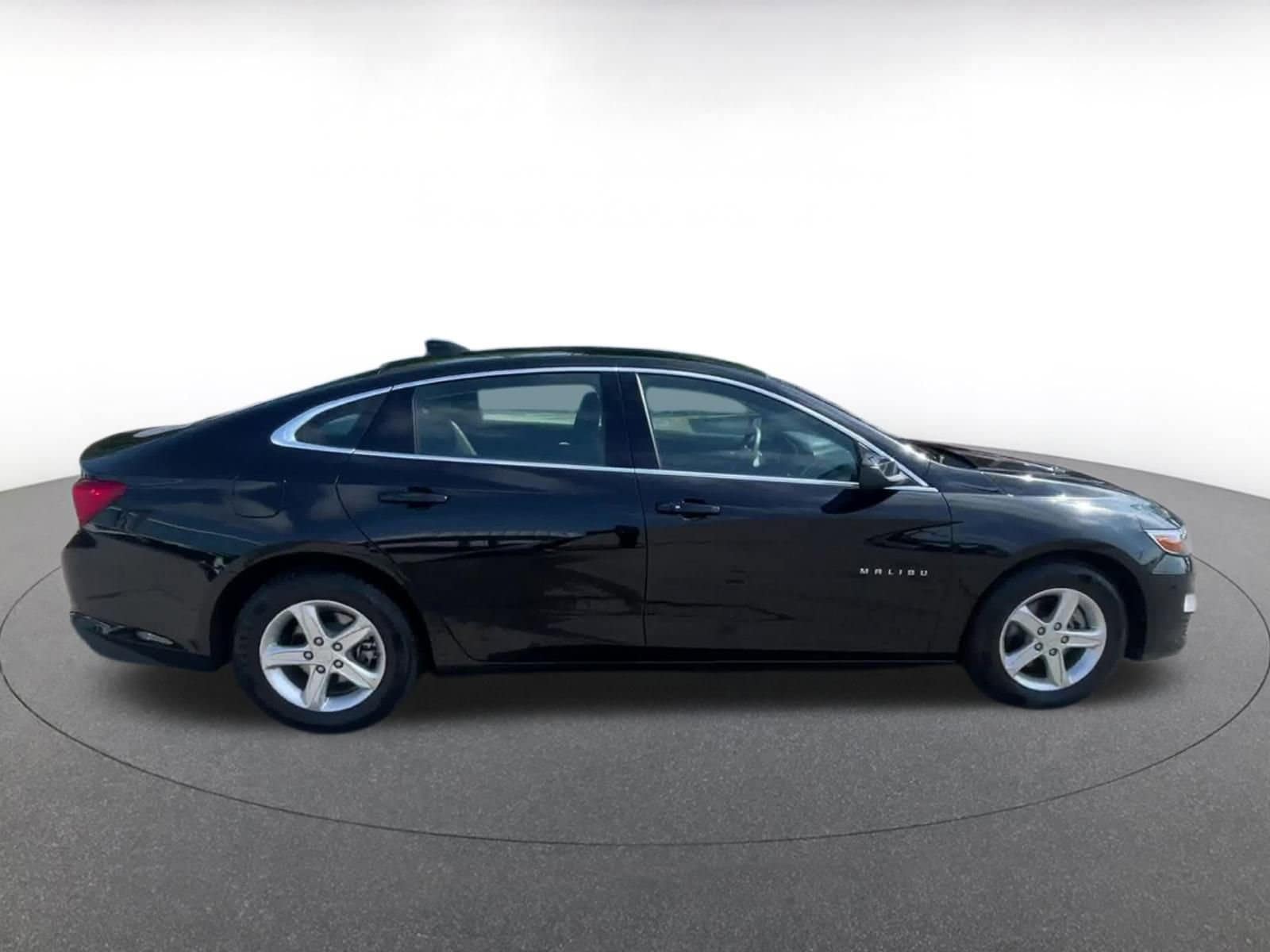 Thumbnail: 2023 Chevrolet Malibu - 16