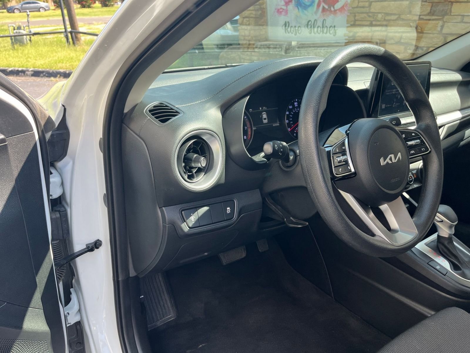 Thumbnail: 2024 Kia Forte - 32