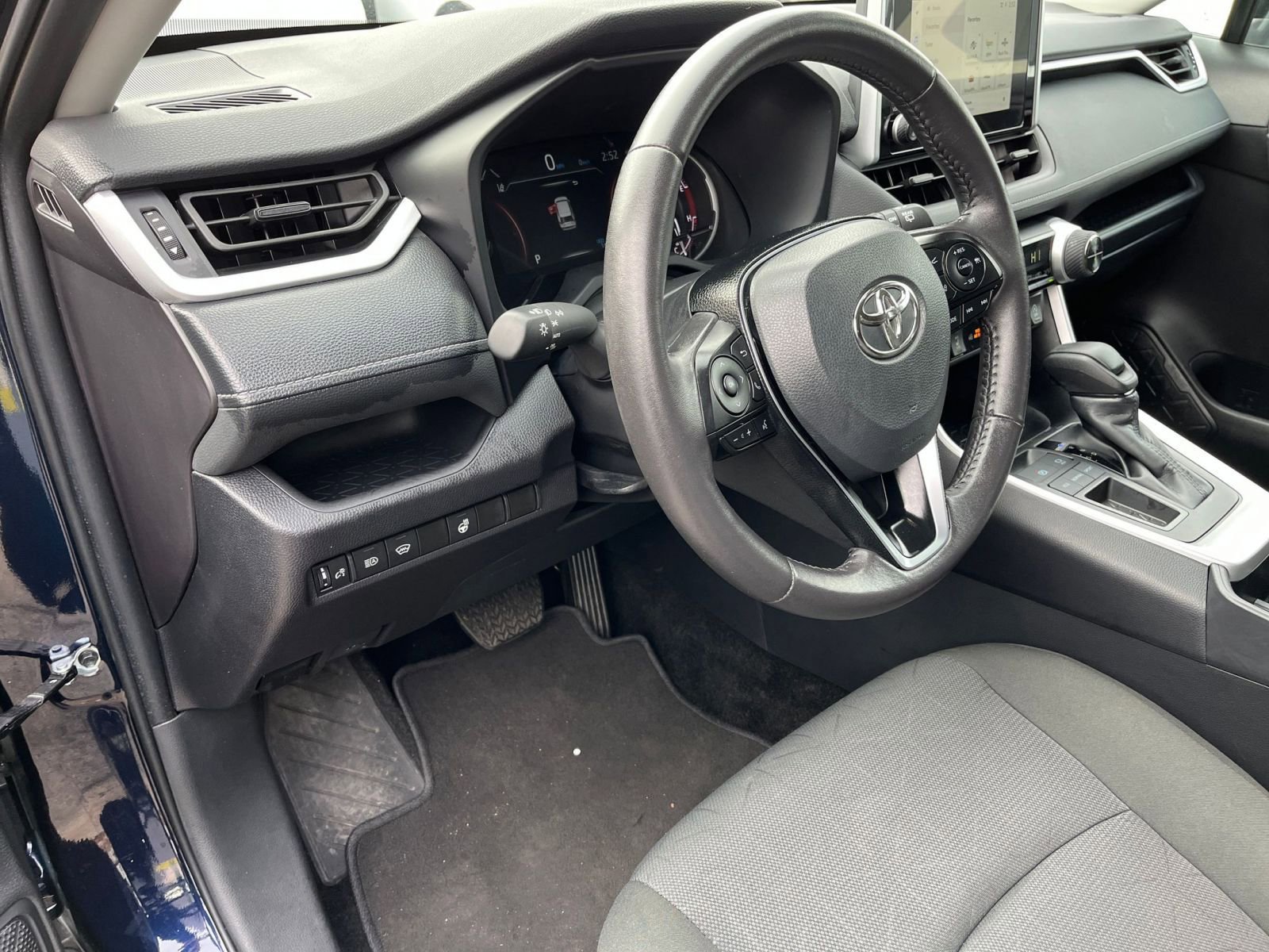 Thumbnail: 2025 Toyota RAV4 - 34