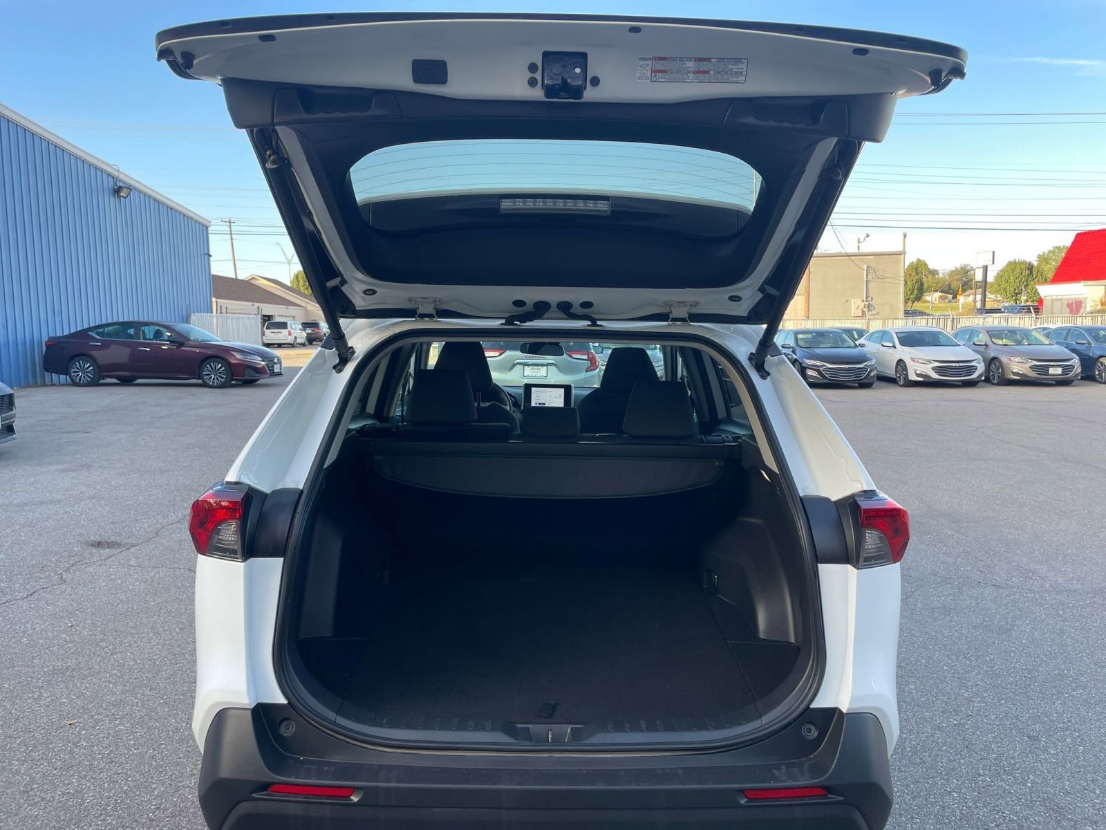 Thumbnail: 2025 Toyota RAV4 - 32