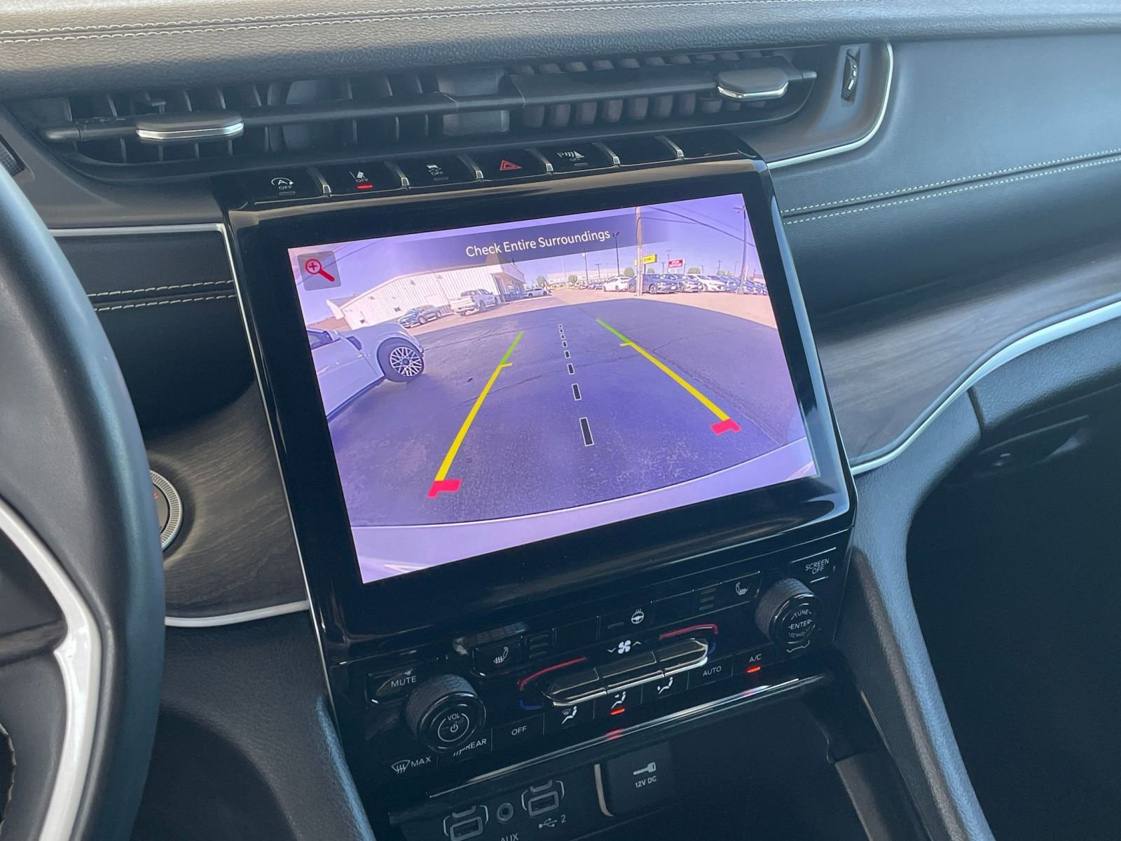 Thumbnail: 2023 Jeep Grand Cherokee - 17