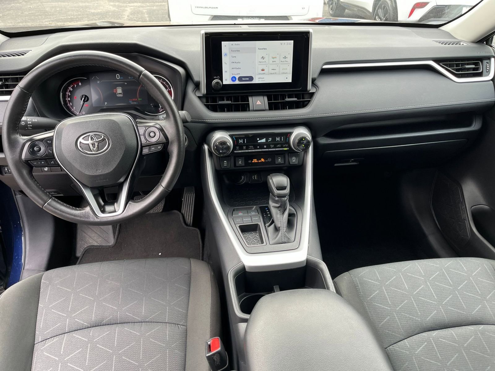 Thumbnail: 2025 Toyota RAV4 - 33