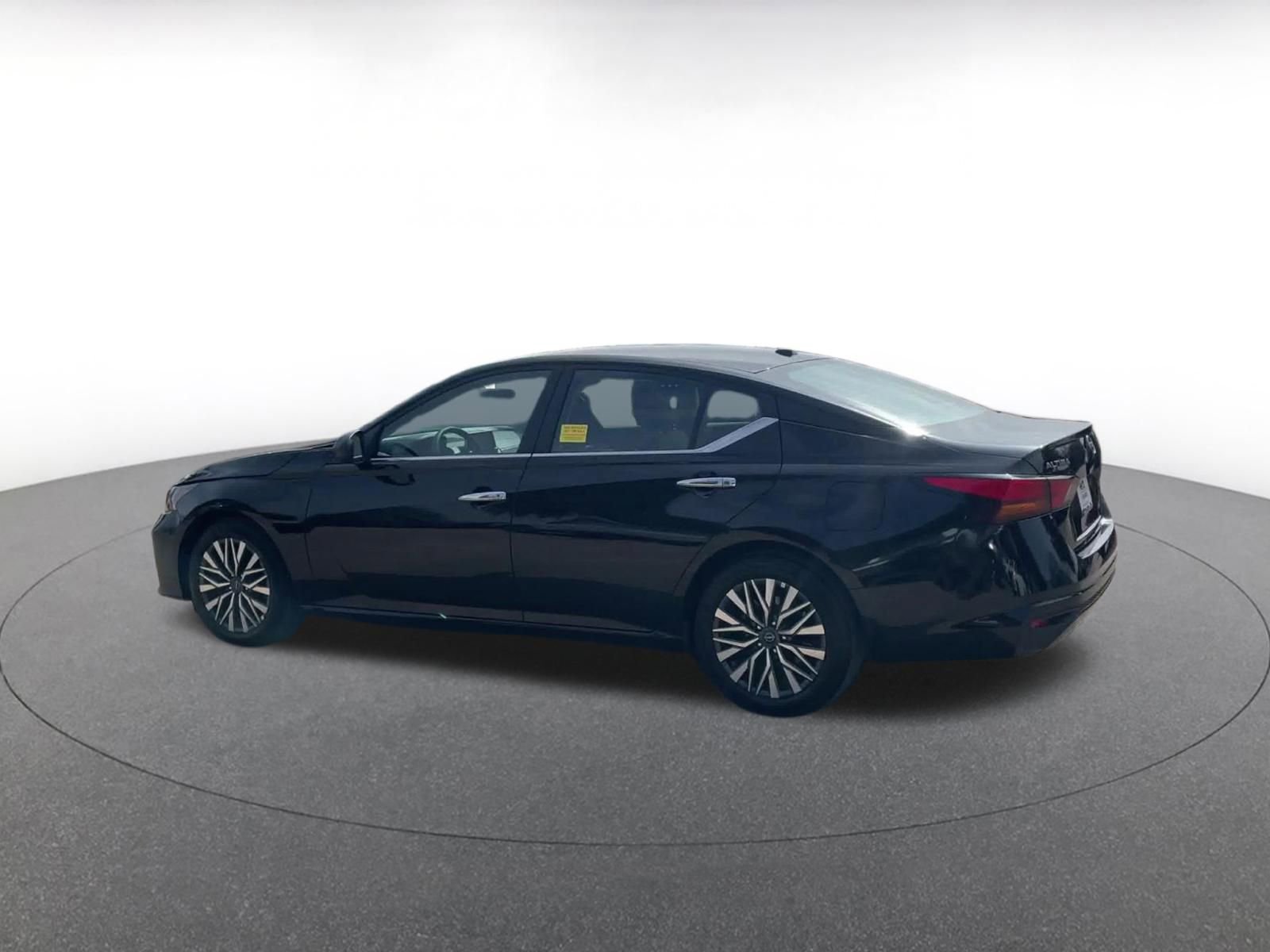 Thumbnail: 2025 Nissan Altima - 10