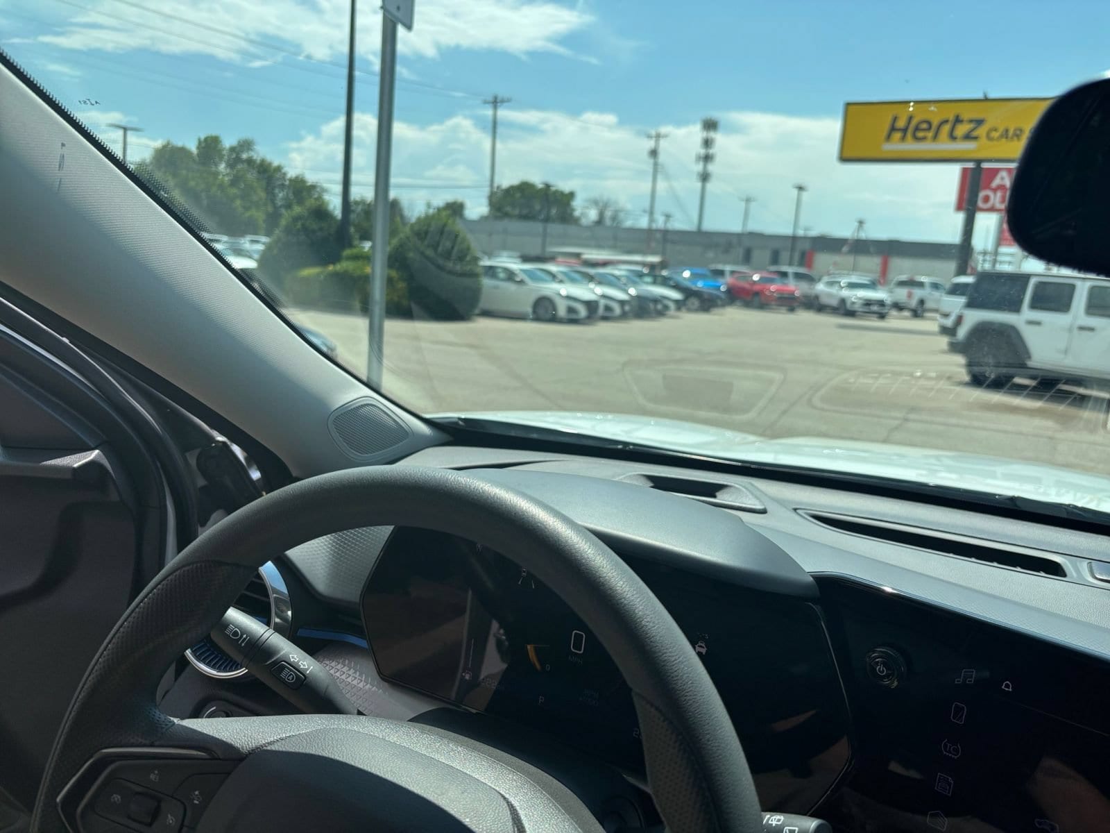 Thumbnail: 2025 Chevrolet Trax - 32