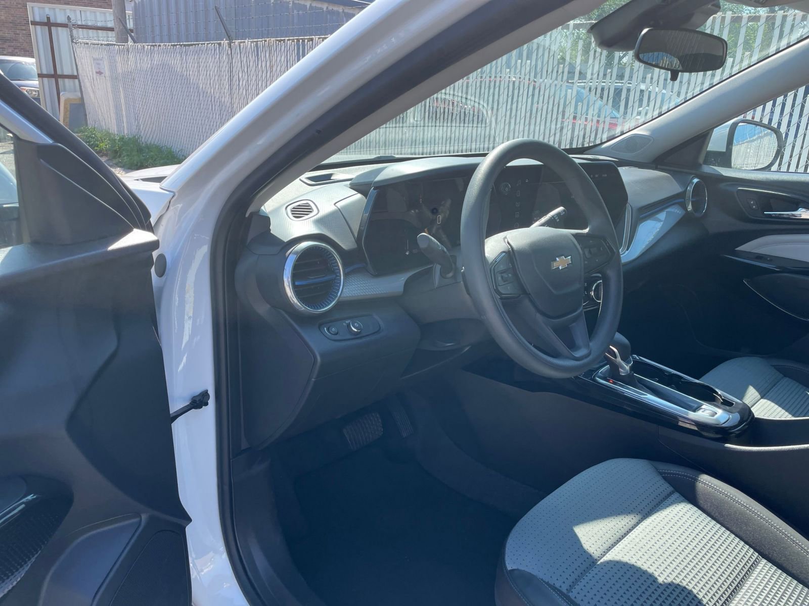 Thumbnail: 2025 Chevrolet Trax - 33