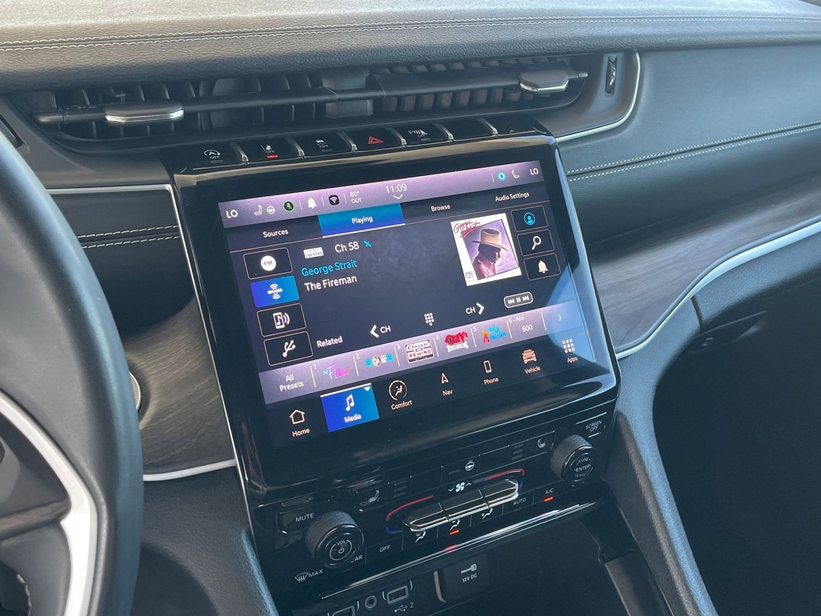 Thumbnail: 2023 Jeep Grand Cherokee - 21