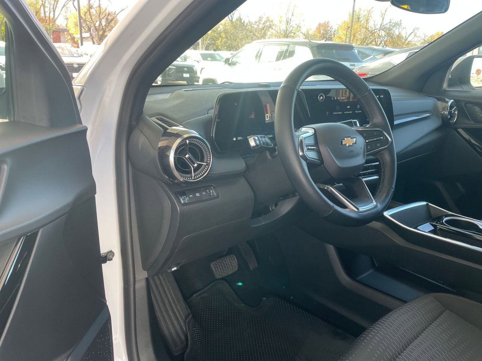 Thumbnail: 2025 Chevrolet Equinox - 33