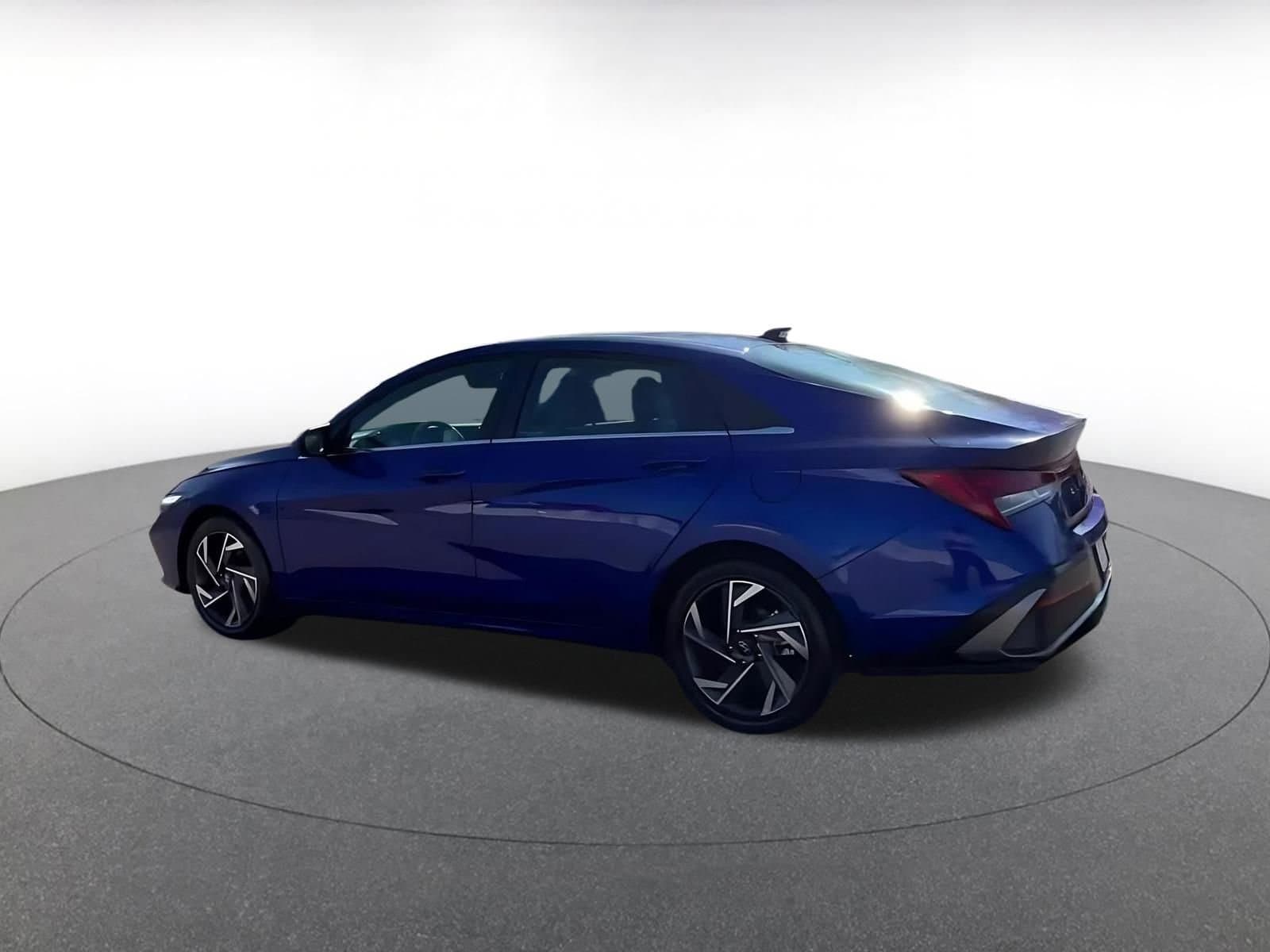 Thumbnail: 2025 Hyundai Elantra - 10