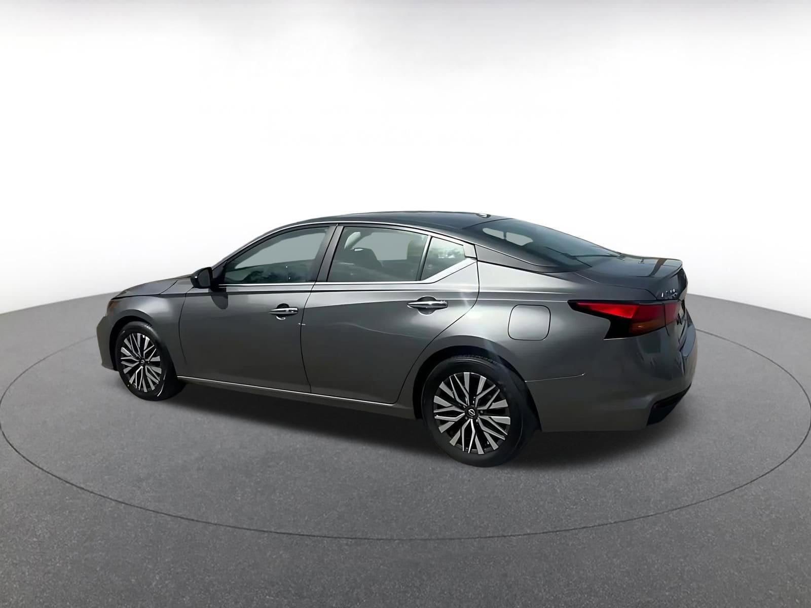 Thumbnail: 2025 Nissan Altima - 10
