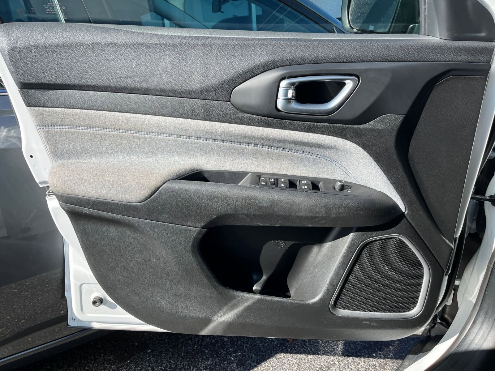 Thumbnail: 2023 Jeep Compass - 20