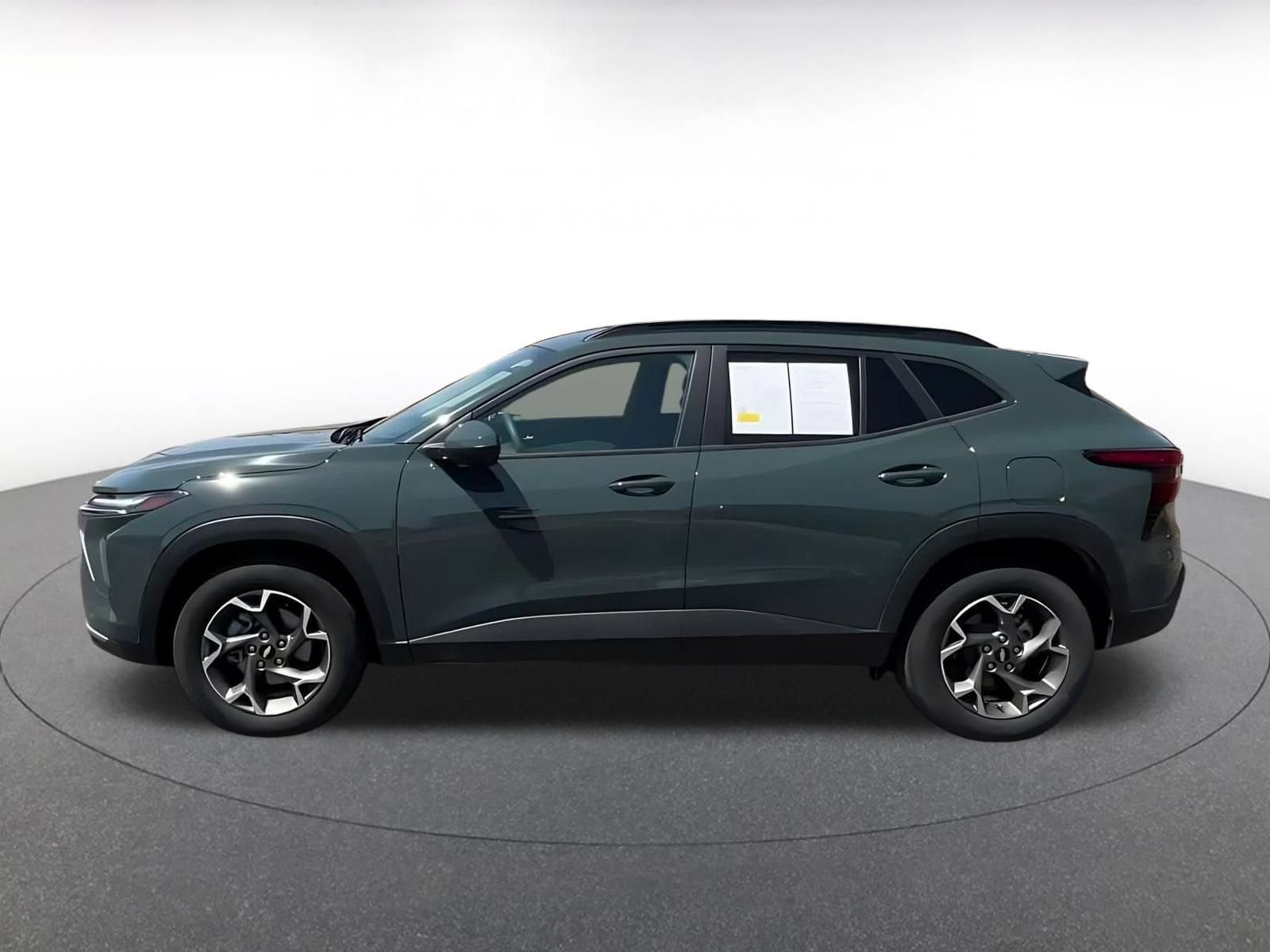 Thumbnail: 2025 Chevrolet Trax - 8