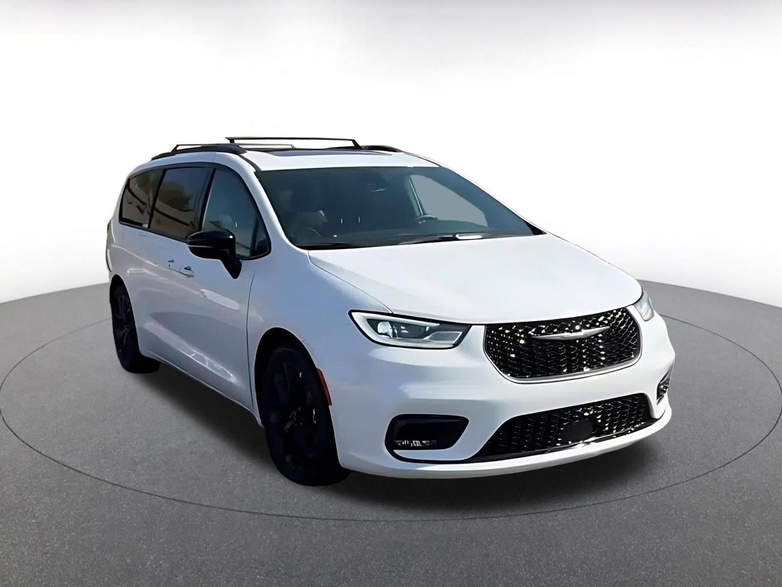 Thumbnail: 2025 Chrysler Pacifica - 3