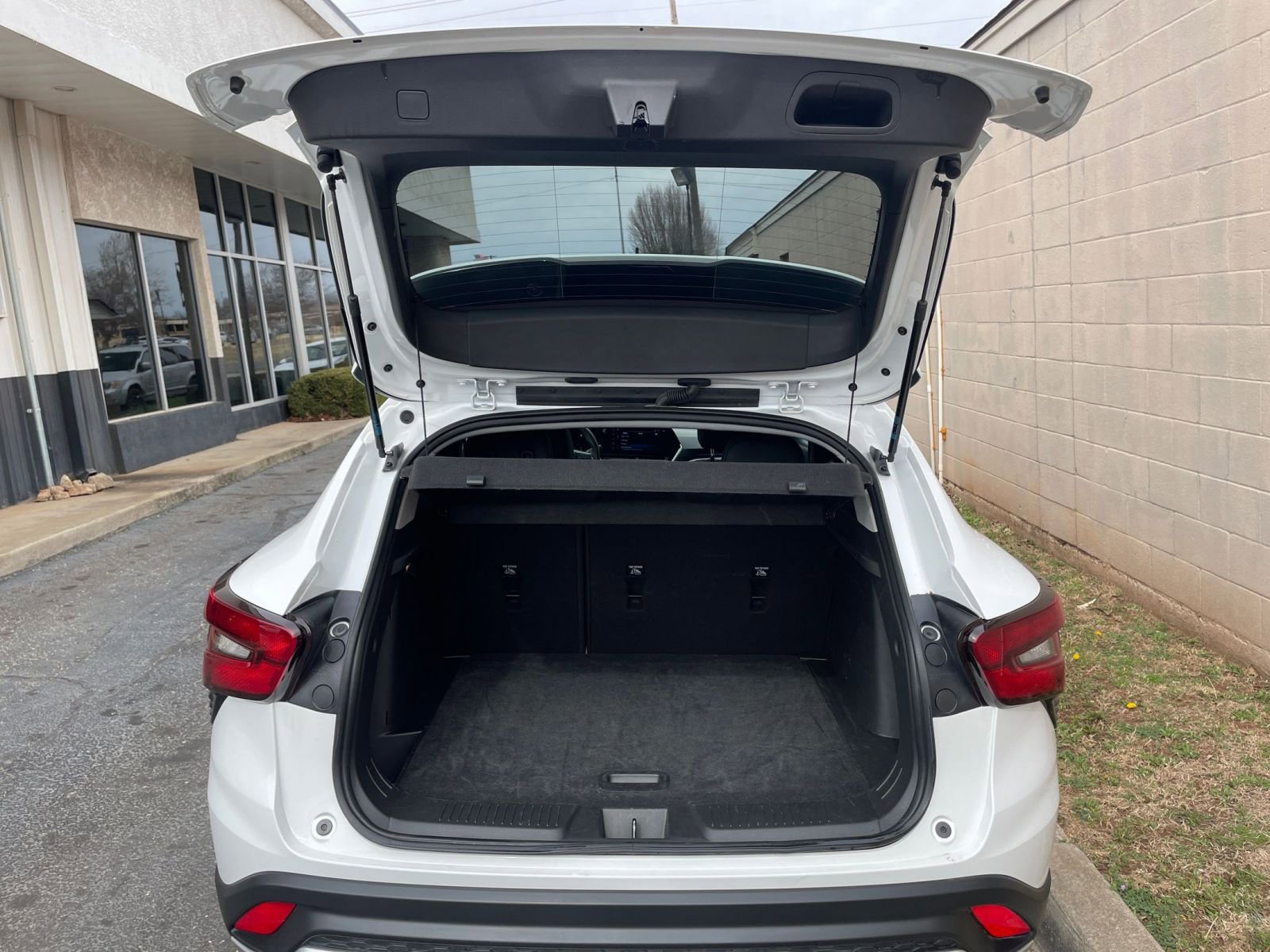 Thumbnail: 2025 Chevrolet Trax - 30